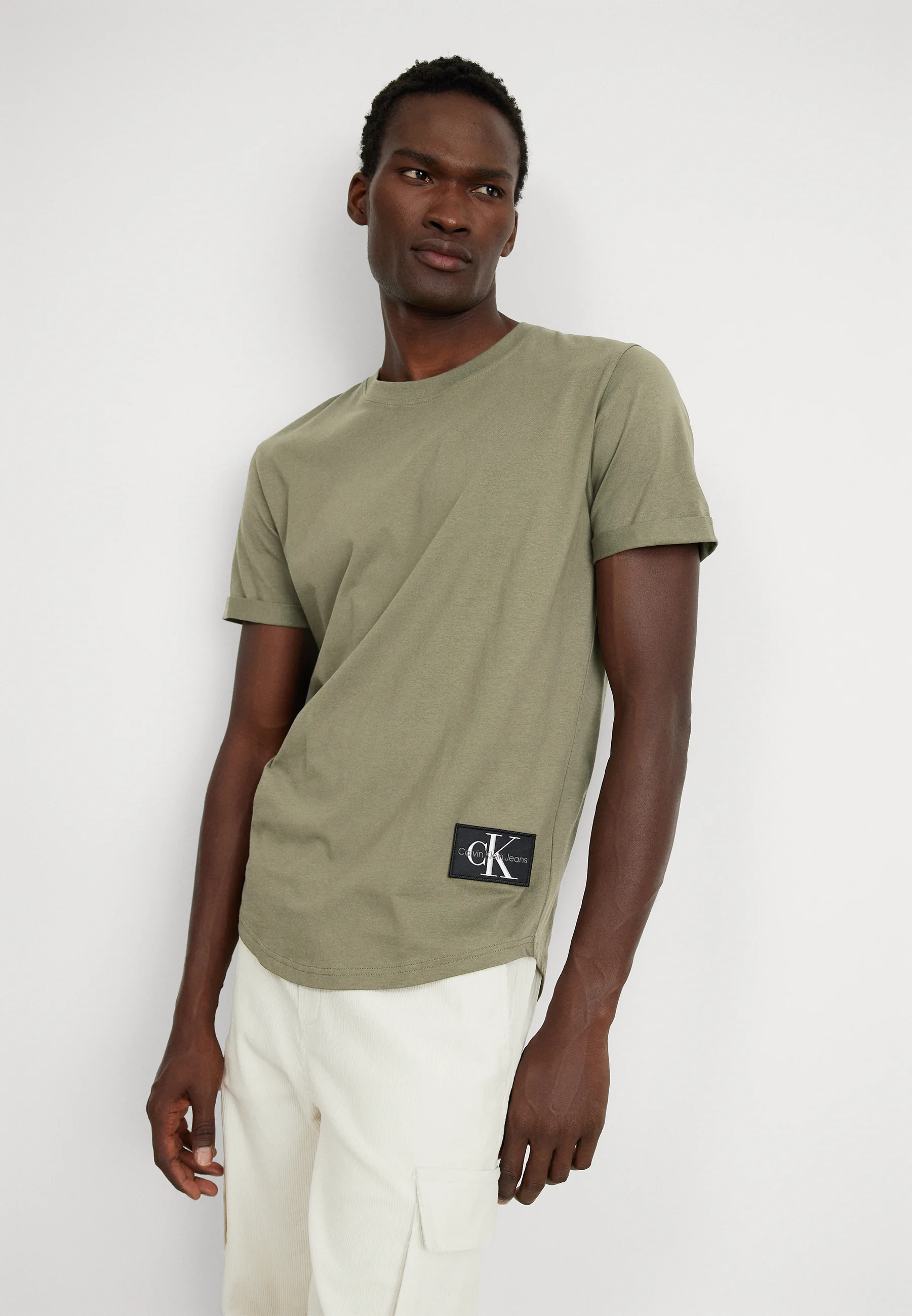 Calvin Klein Jeans BADGE TURN UP SLEEVE - Camiseta básica