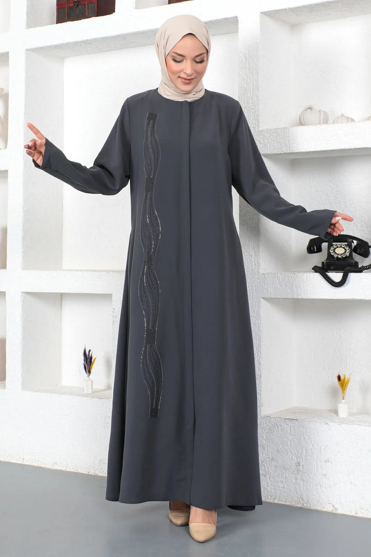 Tesettür Dünyası  Gewellter, vorne mit Pailletten bestickter Hijab Ferace Tsd230423 Grau