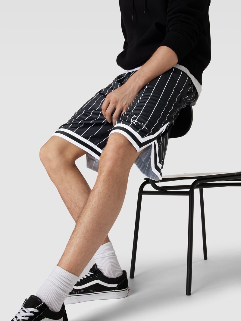 Sweatshorts mit Streifenmuster Modell 'Pipe' in black