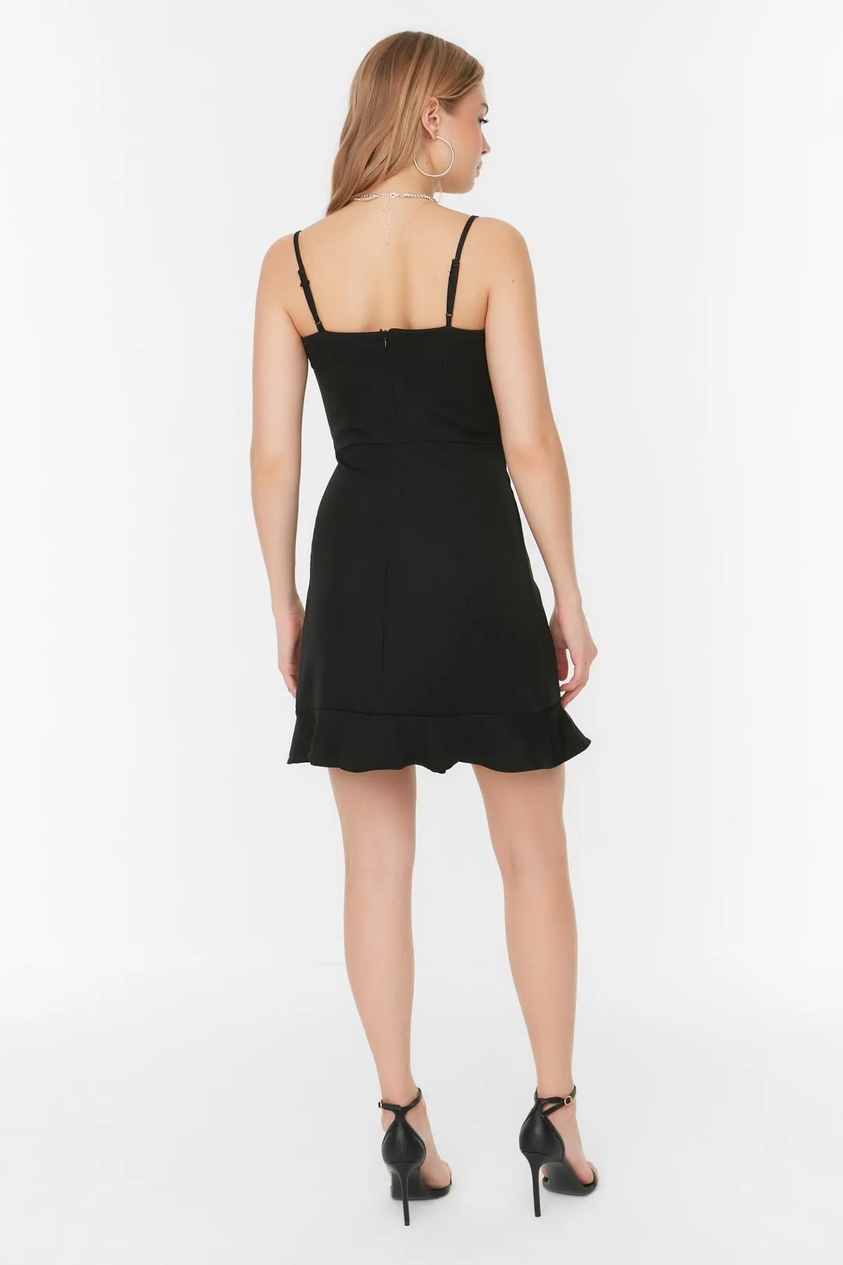 Trendyol Collection  Schwarzes A-Linien-Webkleid mit Super-Mini-Volant TWOSS21EL2881