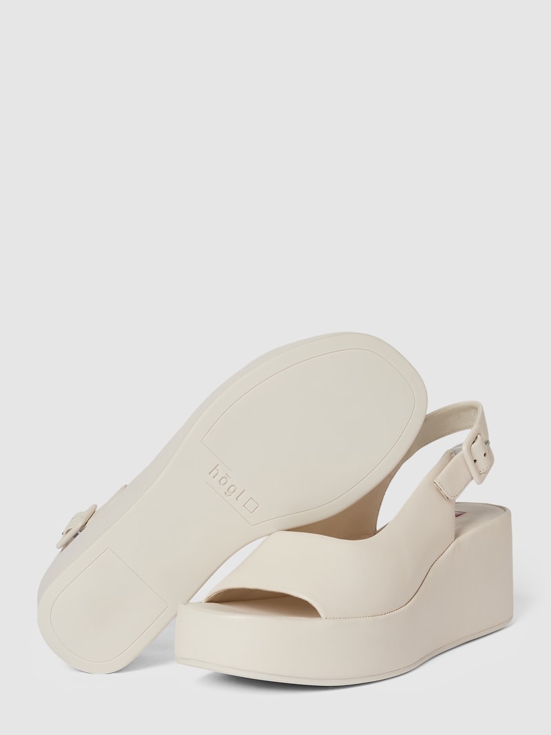 Plateausandalen aus Leder mit Dornschließe in offwhite
