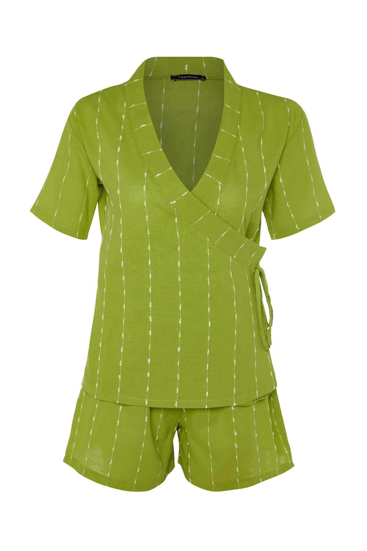 Trendyol Collection  Hellgrün gestreiftes Pyjama-Set aus 100 % Baumwolle und Viskose, weite Passform, T-Shirt und Shorts, gewebt THMSS23PT00229