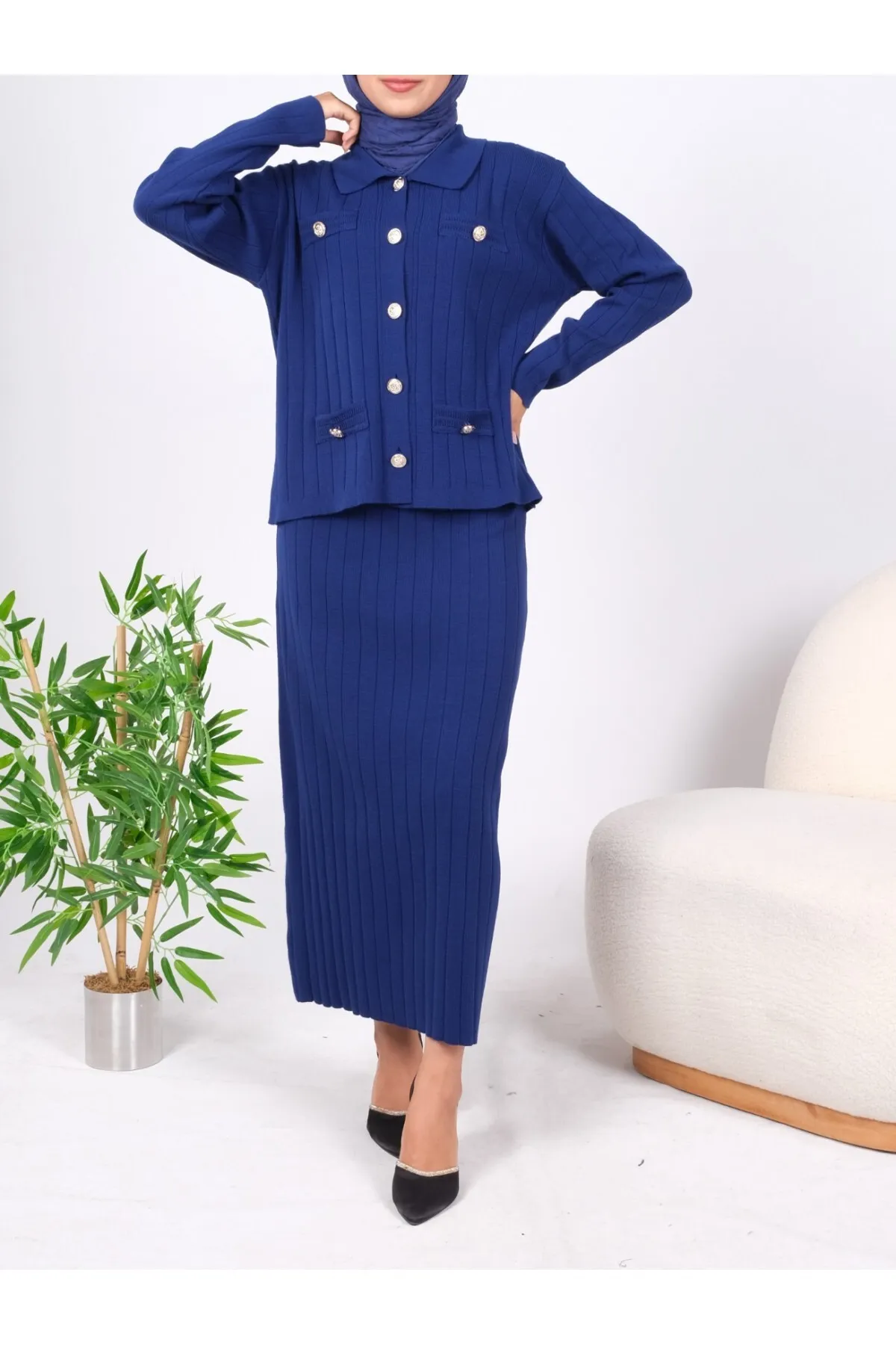 Modamorfo  Strickset mit Cardigan und schmalem Rock mit Metallknöpfen