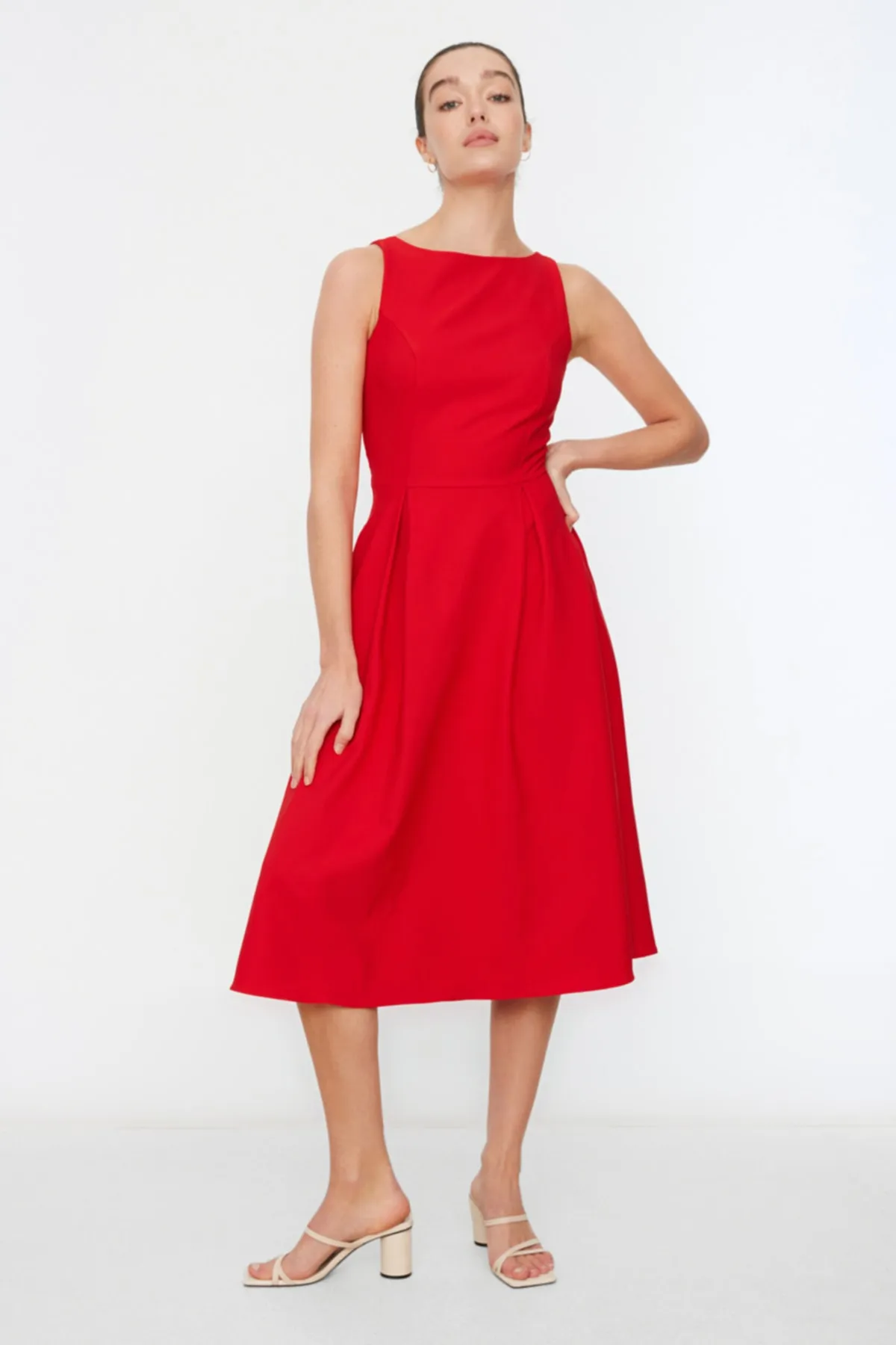 Trendyol Collection  Rotes Midi-Plisseekleid aus Webstoff TWOSS20EL0980