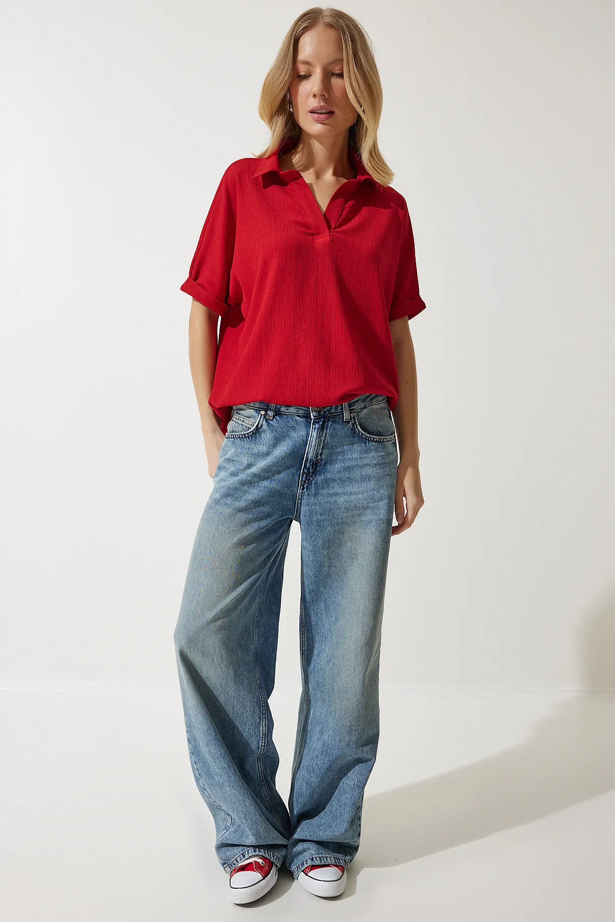 Happiness İstanbul  Rote gestrickte Crinkle-Bluse mit Rollkragen für Damen DD01299