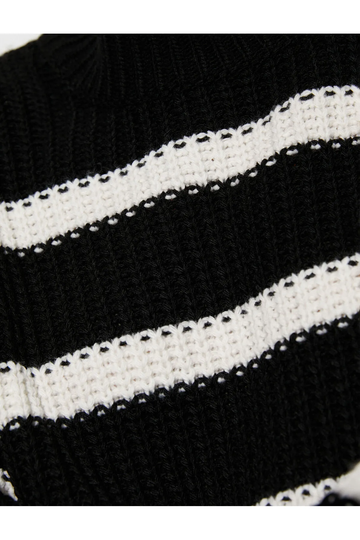Koton  Gestrickter Pullover mit halbem Rollkragen und Kaschmirstruktur
