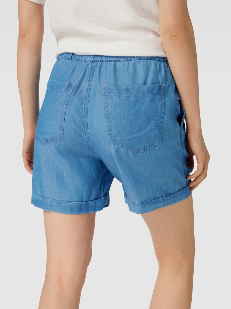 Jeansshorts mit fixierten Beinumschlägen in jeans