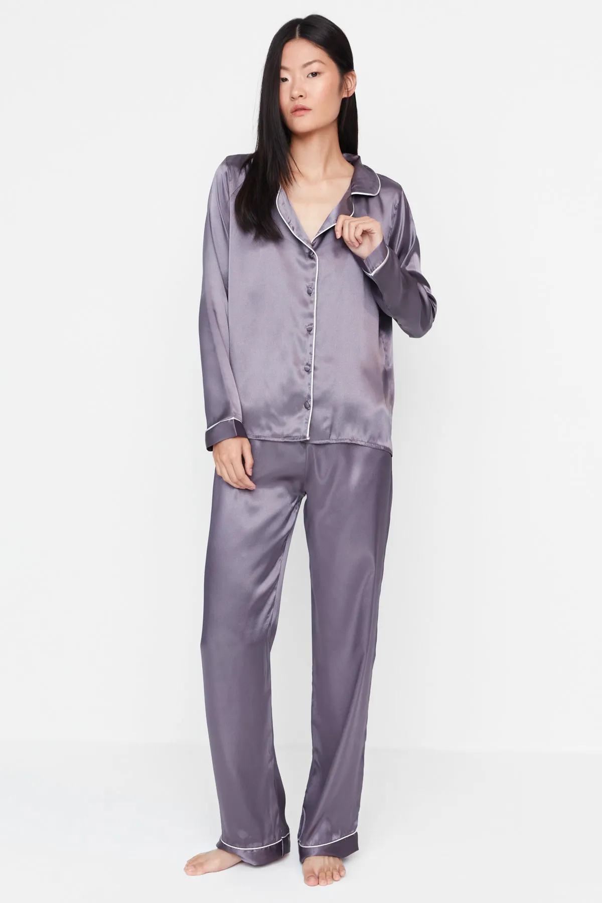 Trendyol Collection  Pyjama-Set aus gewebtem Satin mit Hemdkragen und geräucherter Paspelierung THMAW23PT00333
