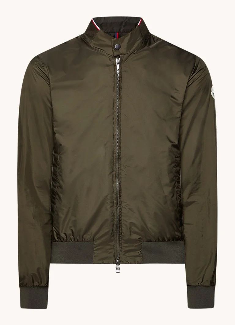 Geacă impermeabilă Moncler Reppe cu buzunare laterale.