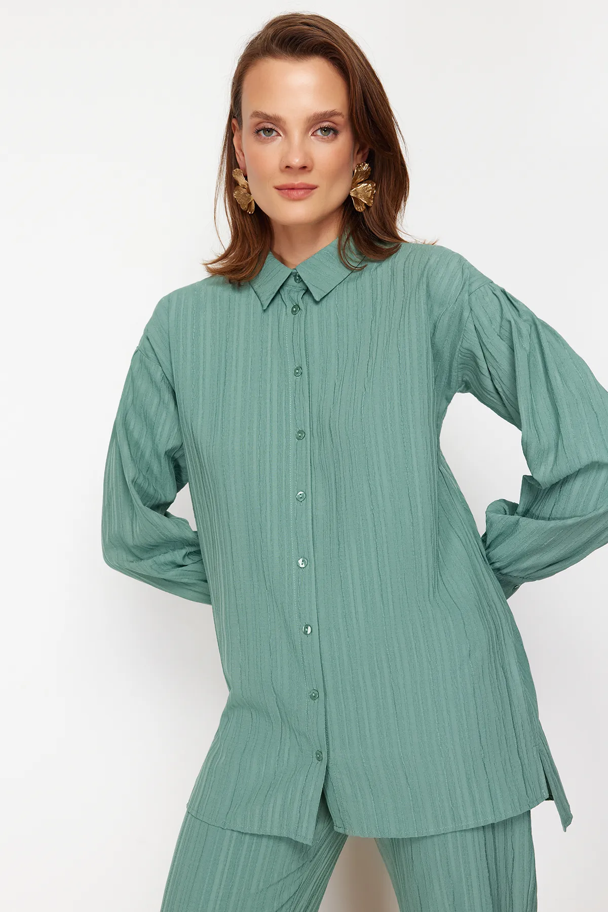 Trendyol Modest  Grünes gewebtes Hemd-Hosen-Set mit langem Rücken und weitem Bein TCTSS22US0030