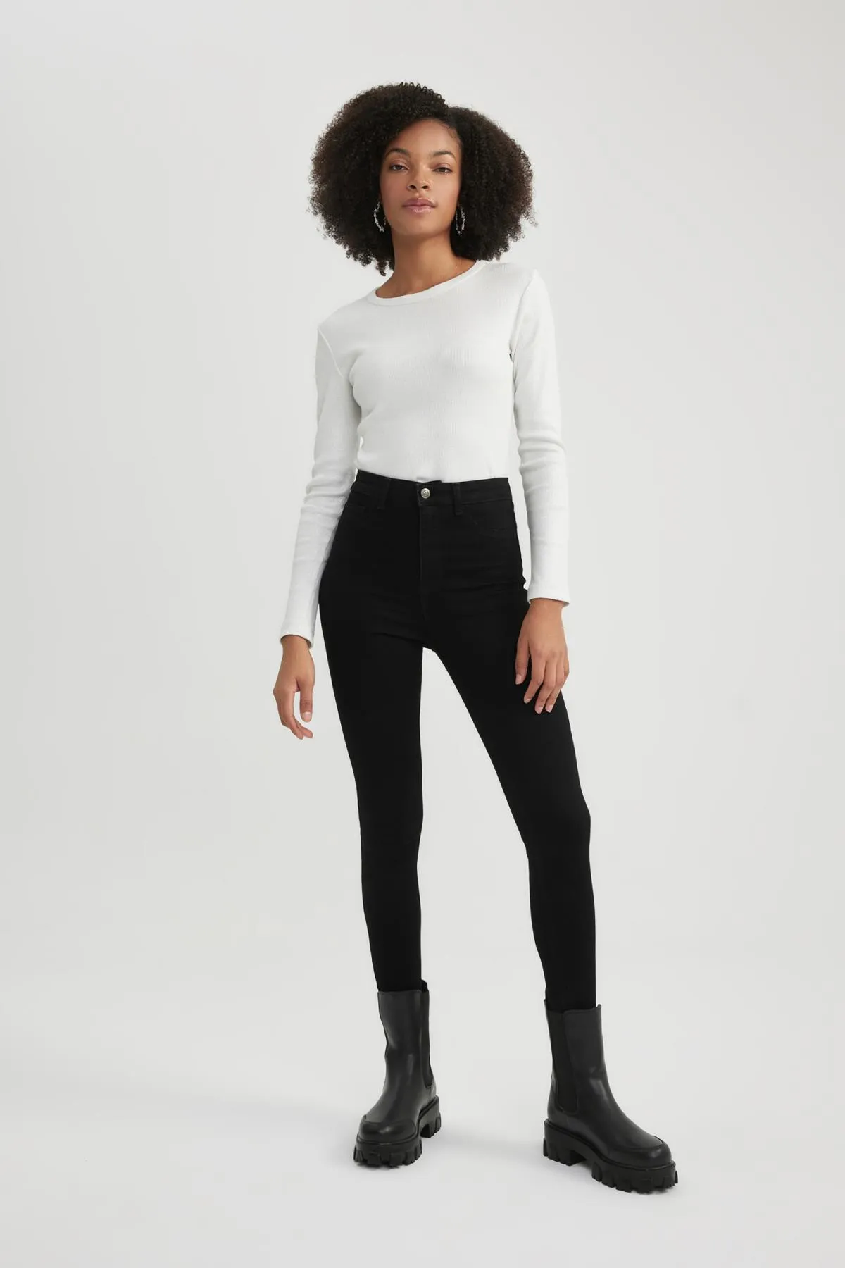DeFacto  Jegging Jeanshose mit hoher Taille und Knöchellänge und schmalem Bein B7498ax24sp