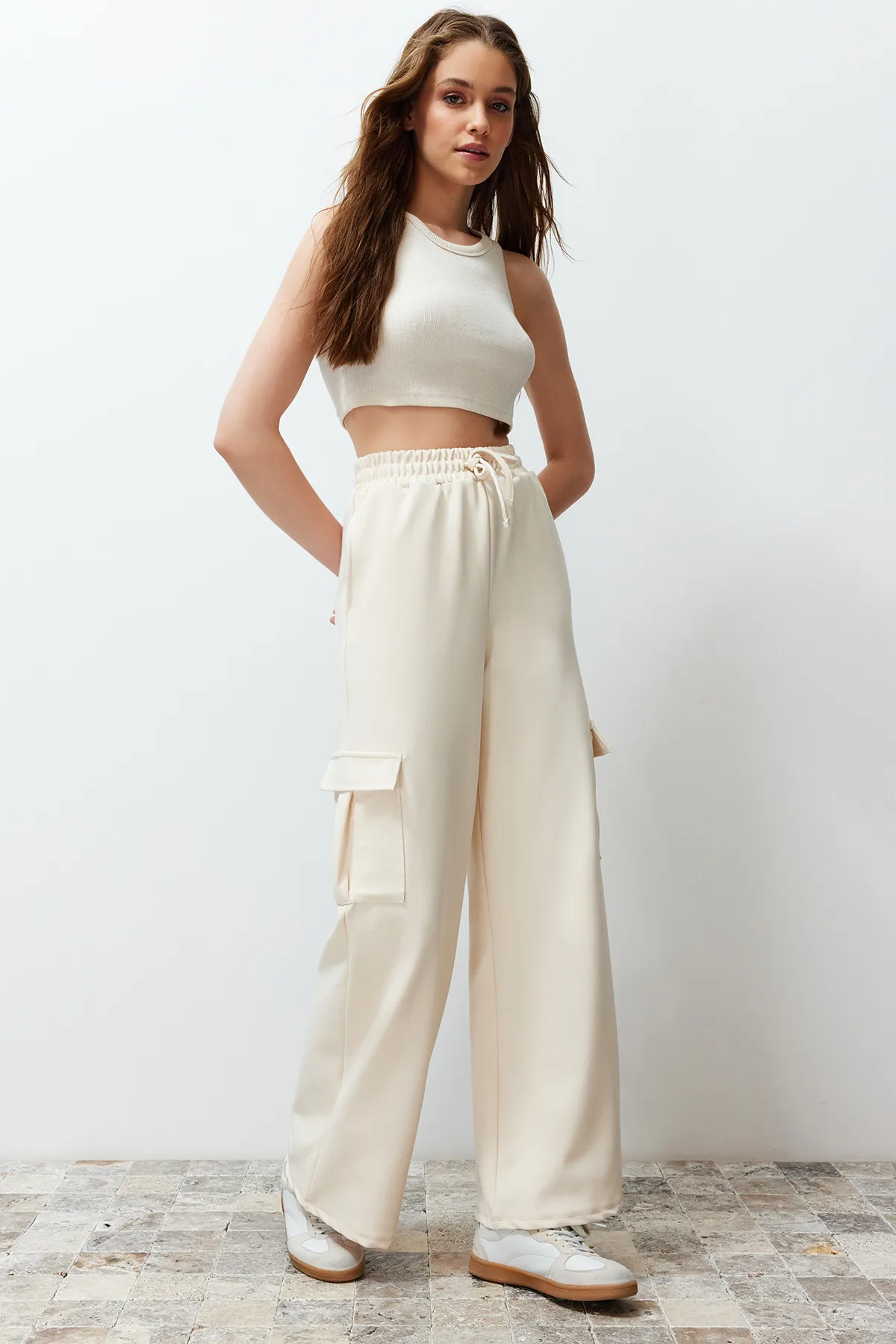 Trendyol Collection  Stone Cargo-Tasche, detaillierte Hose mit normalem/geradem Schnitt TWOSS24PL00073