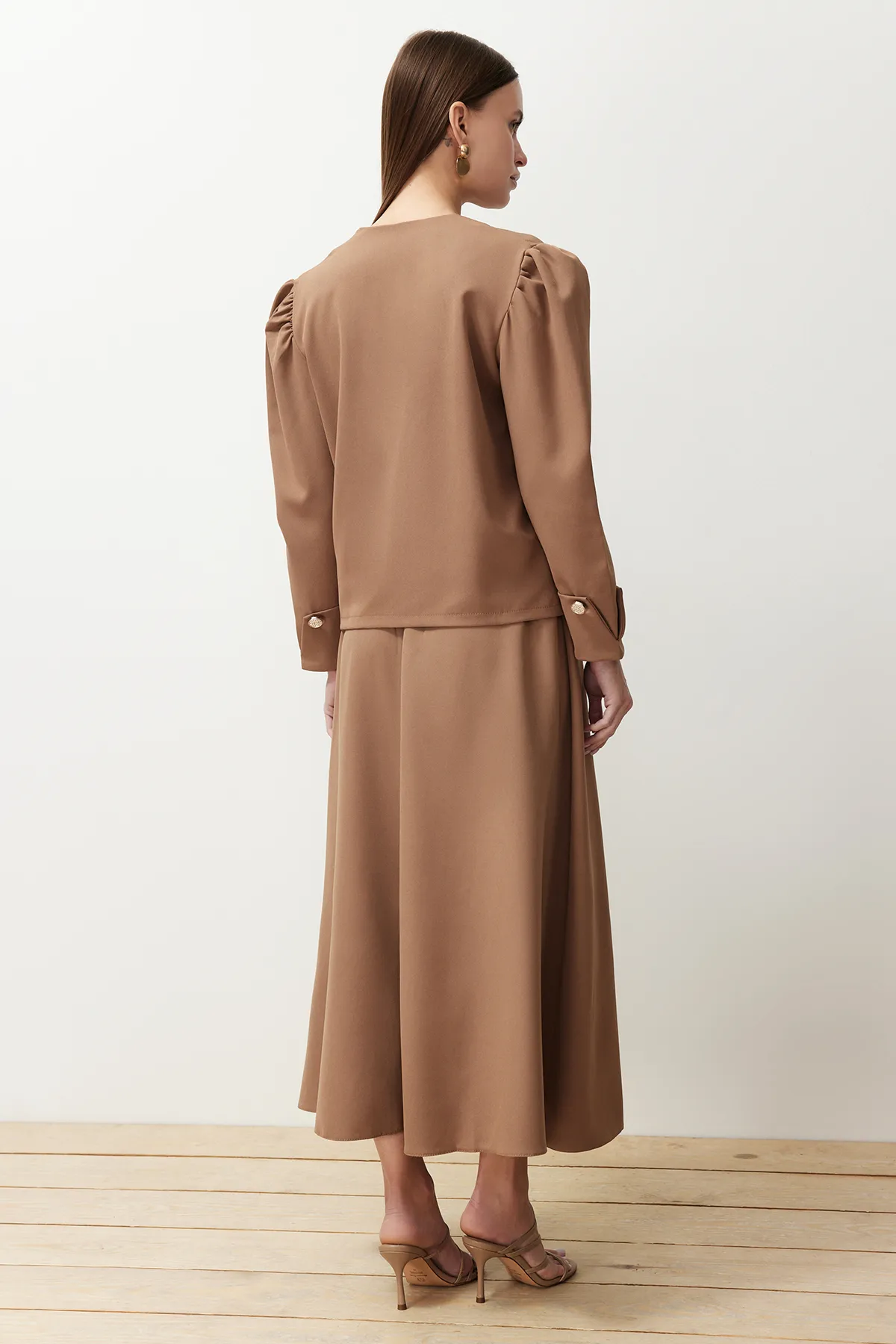 Trendyol Modest  Set aus Jacke, Rock, Oberteil und Unterteil aus gewebtem Nerzstoff TCTSS24US00063