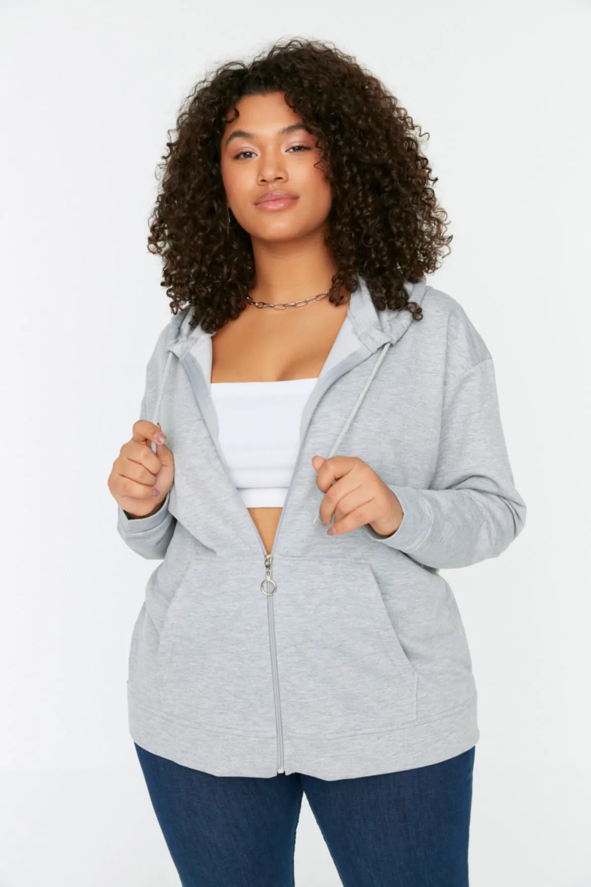 Trendyol Curve  Graues, dünnes Strick-Sweatshirt mit Kapuze und Reißverschluss TBSSS22SW0169