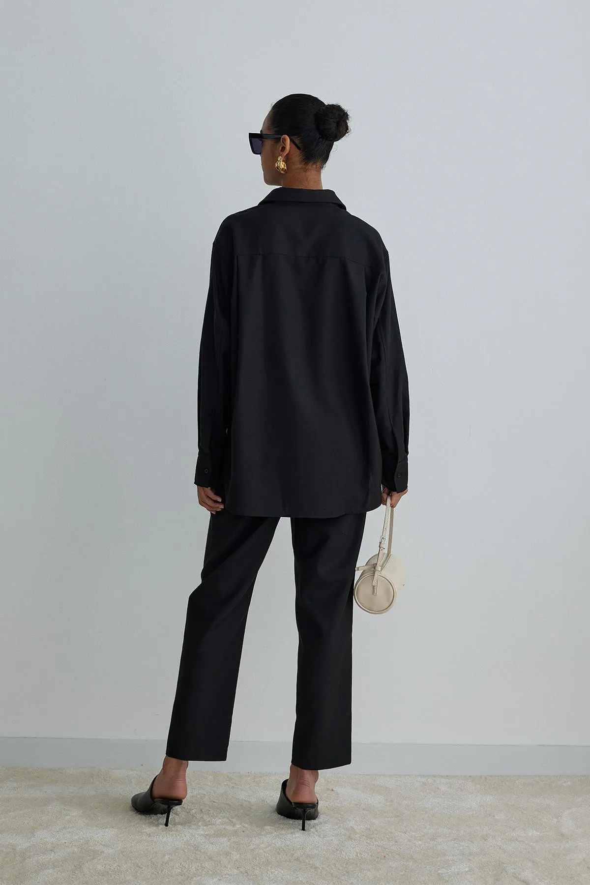 Suud Collection  Schwarze Jil-Hose im Karottenschnitt