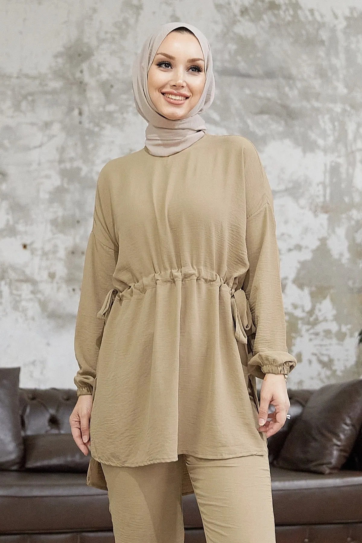 InStyle  Lefiya Tunnelgürtel-Doppelanzug – Beige