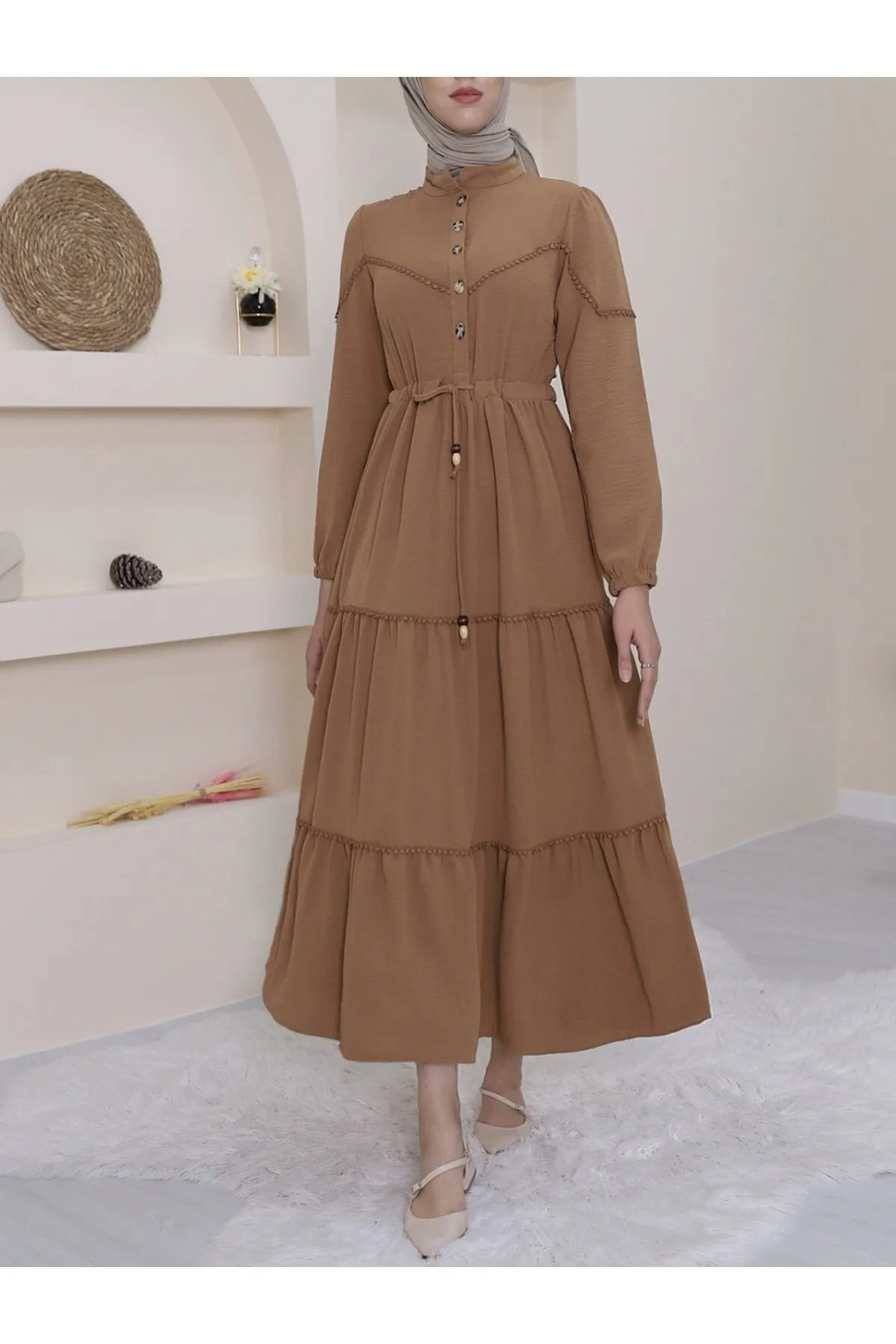 Modamorfo  Halb geknöpftes Spitzenkleid