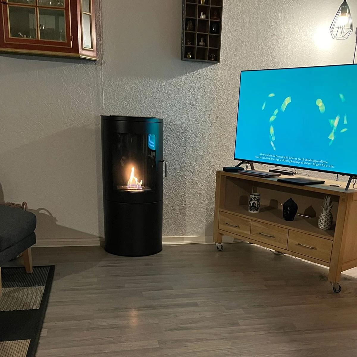 ScandiFlames Richmond Bioethanol-Herd, traditionelles Holzofen-Design, umweltfreundlich, flache Rückwand, 1,9 kW Heizleistung, 1,2 Liter Fassungsvermögen, bis zu 6 Stunden Brenndauer, effizient, platzsparend.