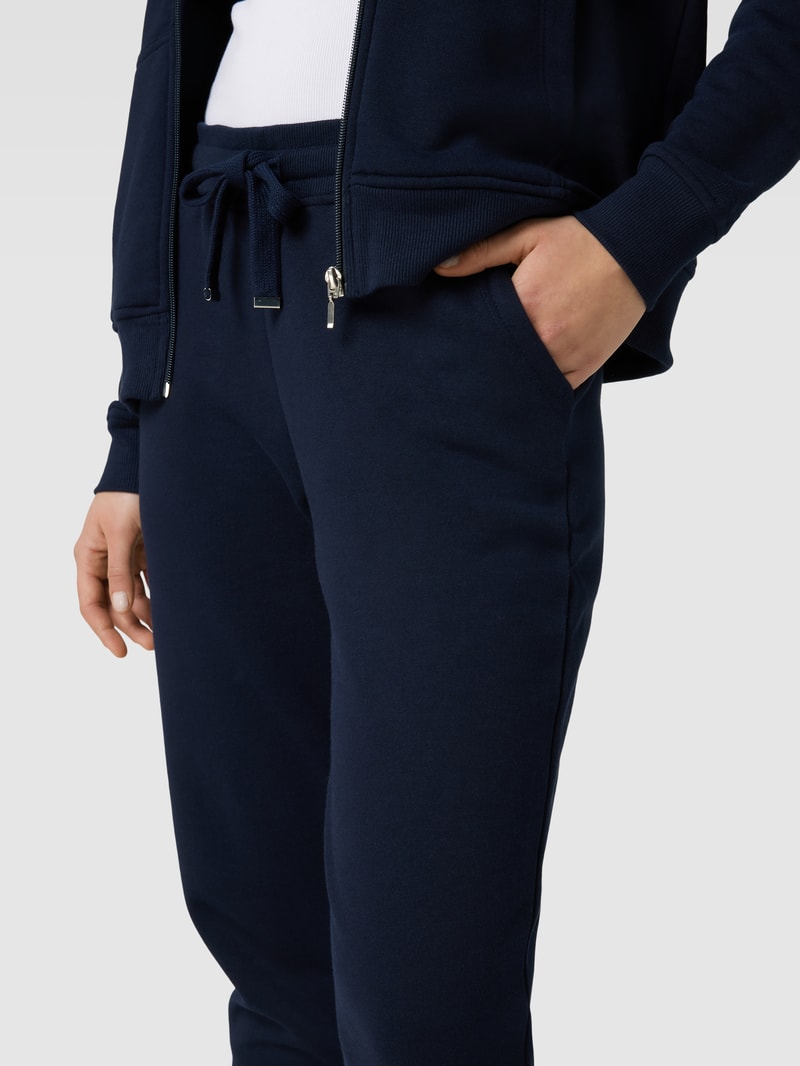 Sweatpants mit Eingrifftaschen in dunkelblau