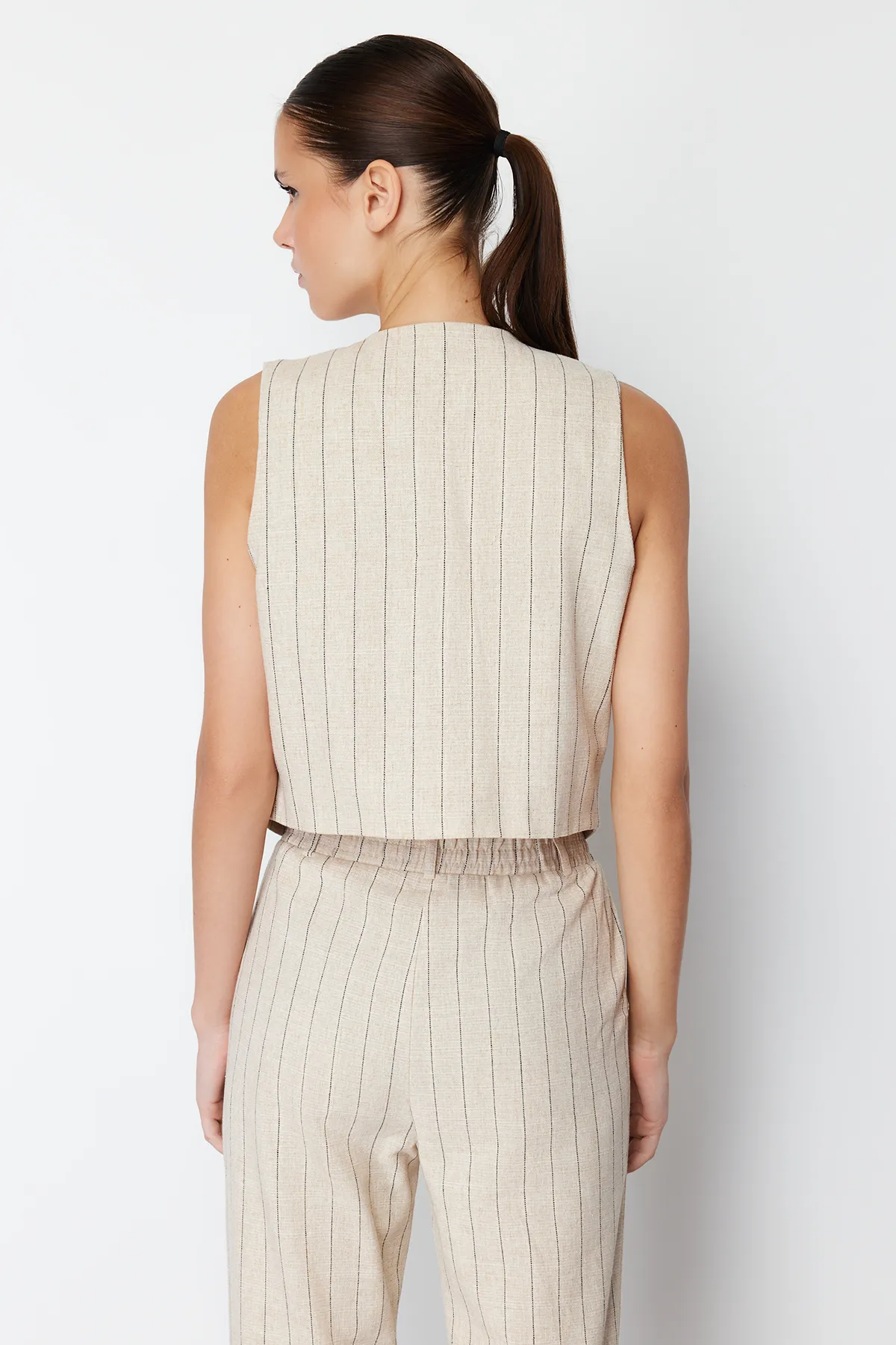 Trendyol Collection  Beige gestreifte Weste aus Baumwollleinengewebe TWOSS24YE00025