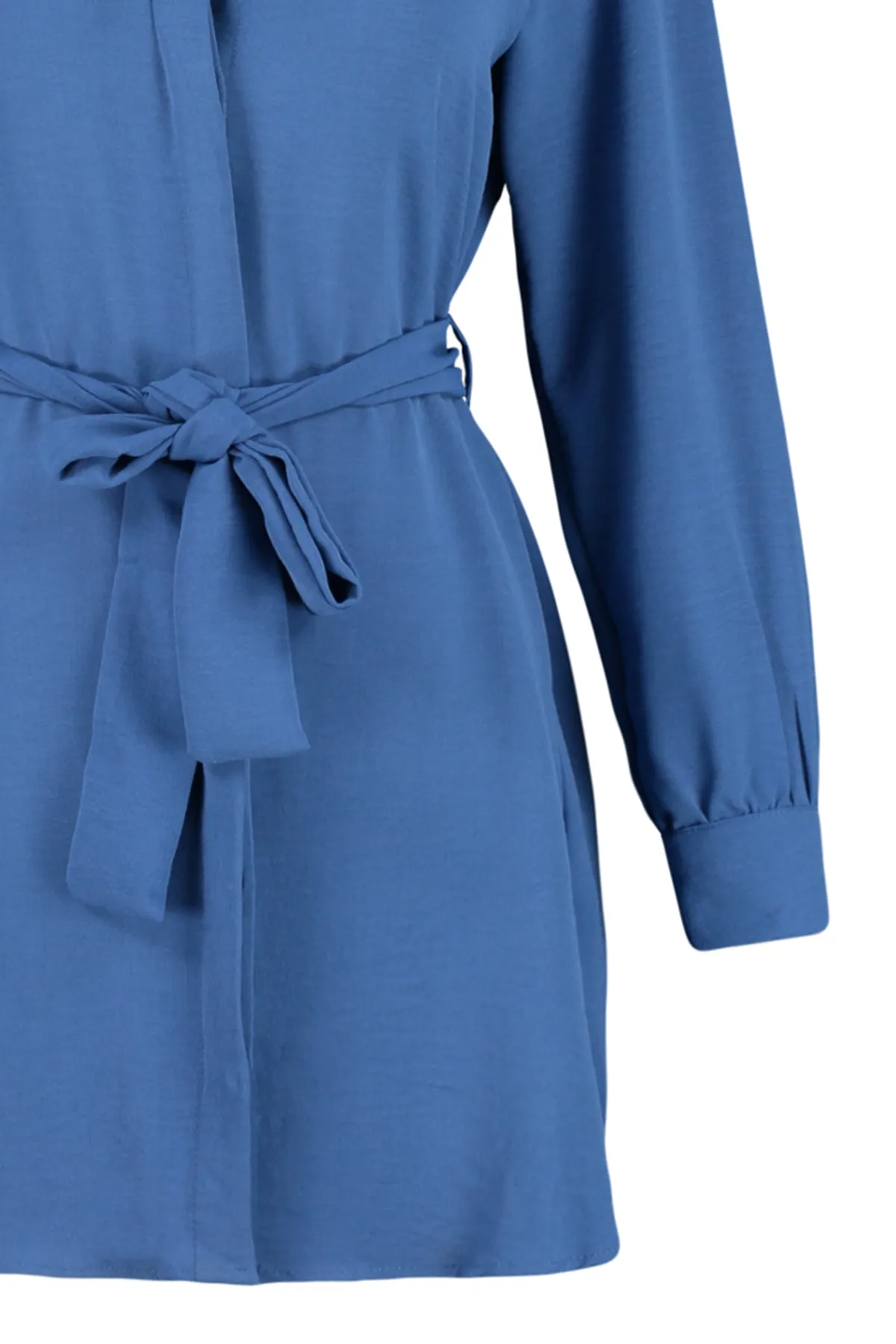 Trendyol Modest  Indigoblaues gewebtes Hemd mit Gürtel und versteckter Knopfleiste TCTSS21TN0049