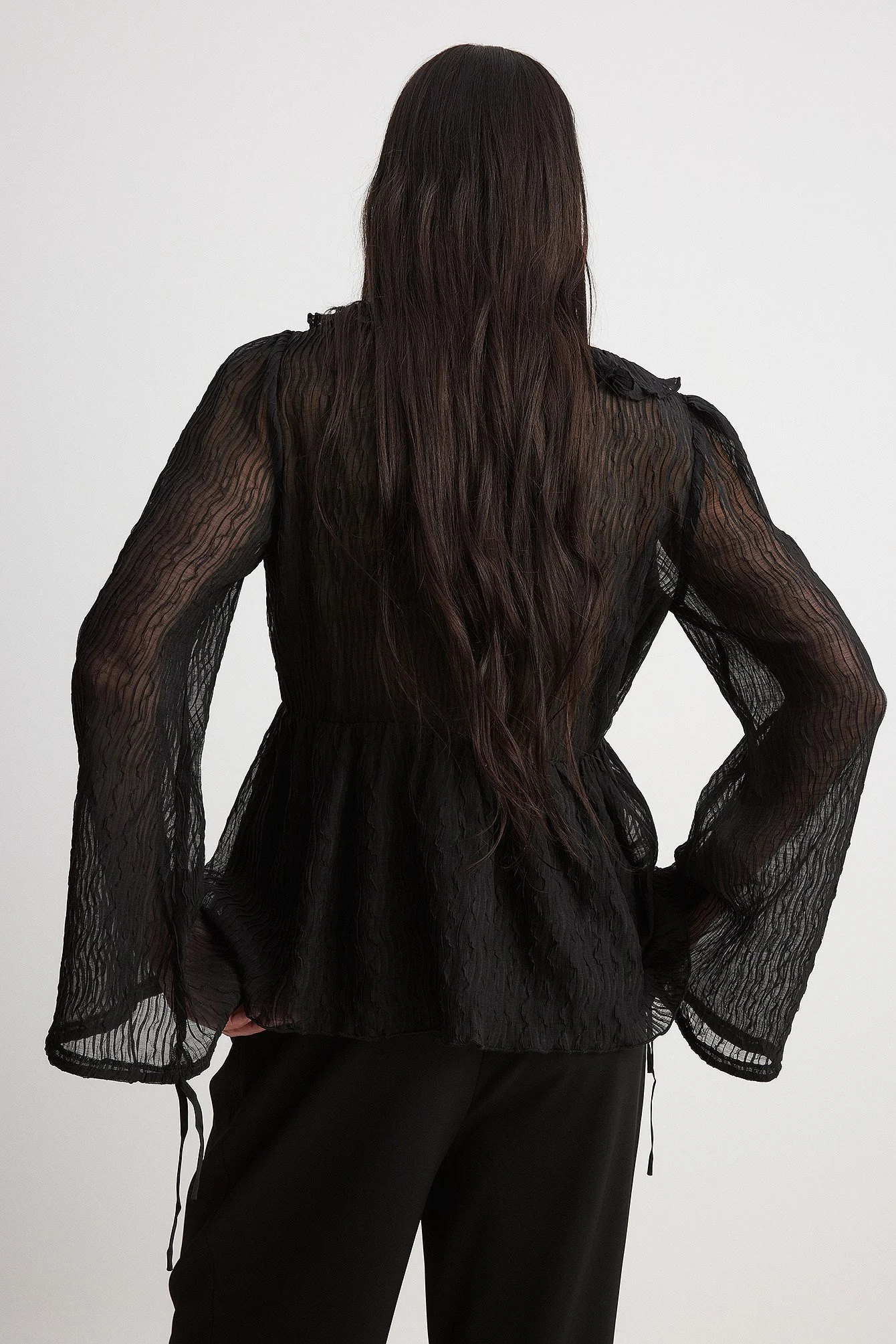Chiffonbluse mit V-Ausschnitt und Rüschendetail