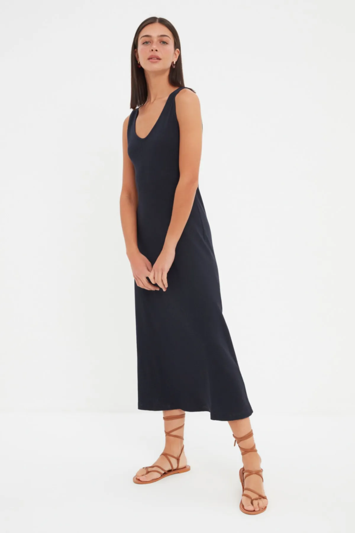 Trendyol Collection  Marineblaues schnurgebundenes Midi-Strickkleid in A-Linie TWOSS22EL2964
