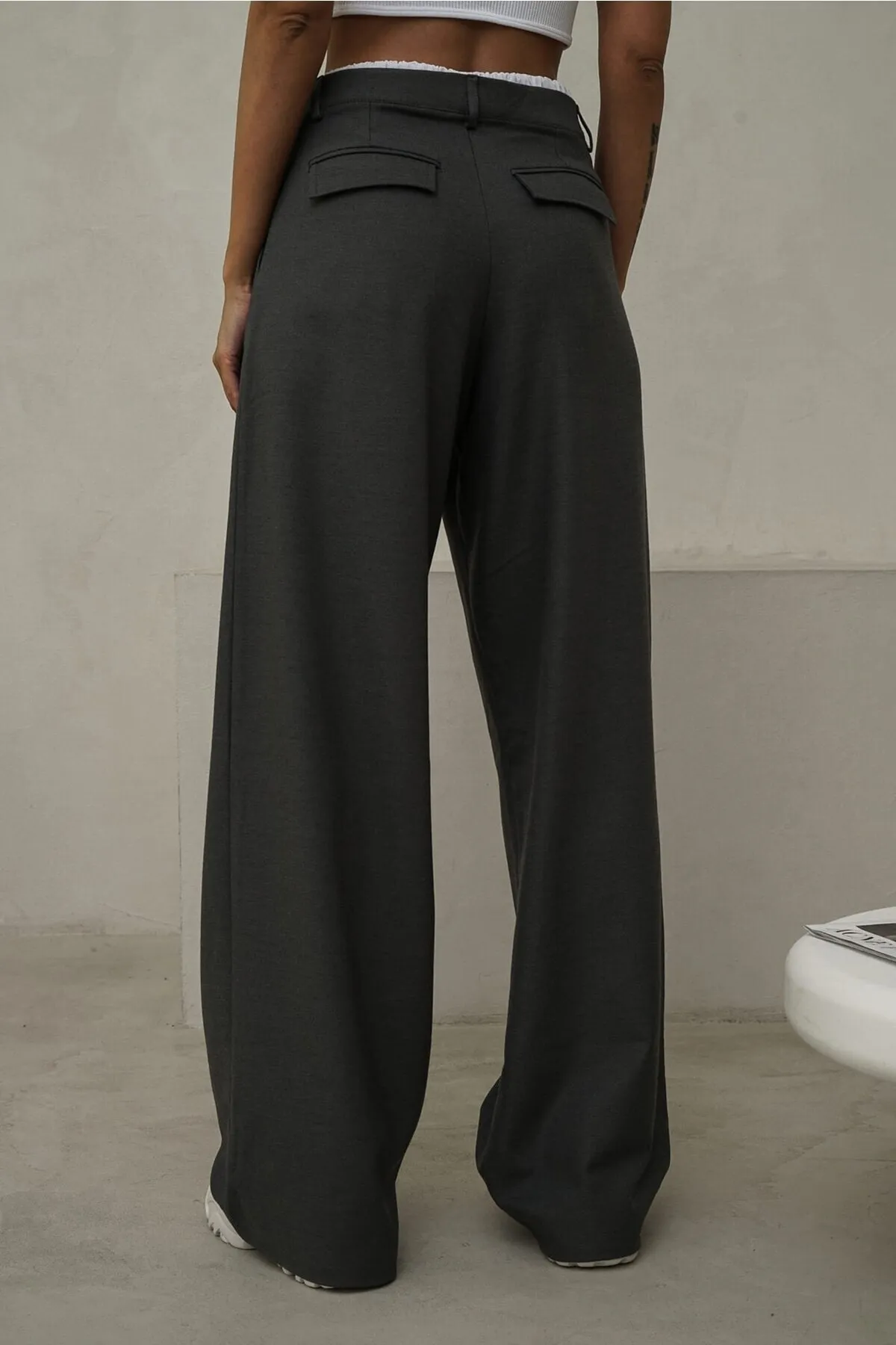 MAİ COLLECTİON  Geräucherte Palazzo-Hose mit Mohnblumen-Boxerdetail