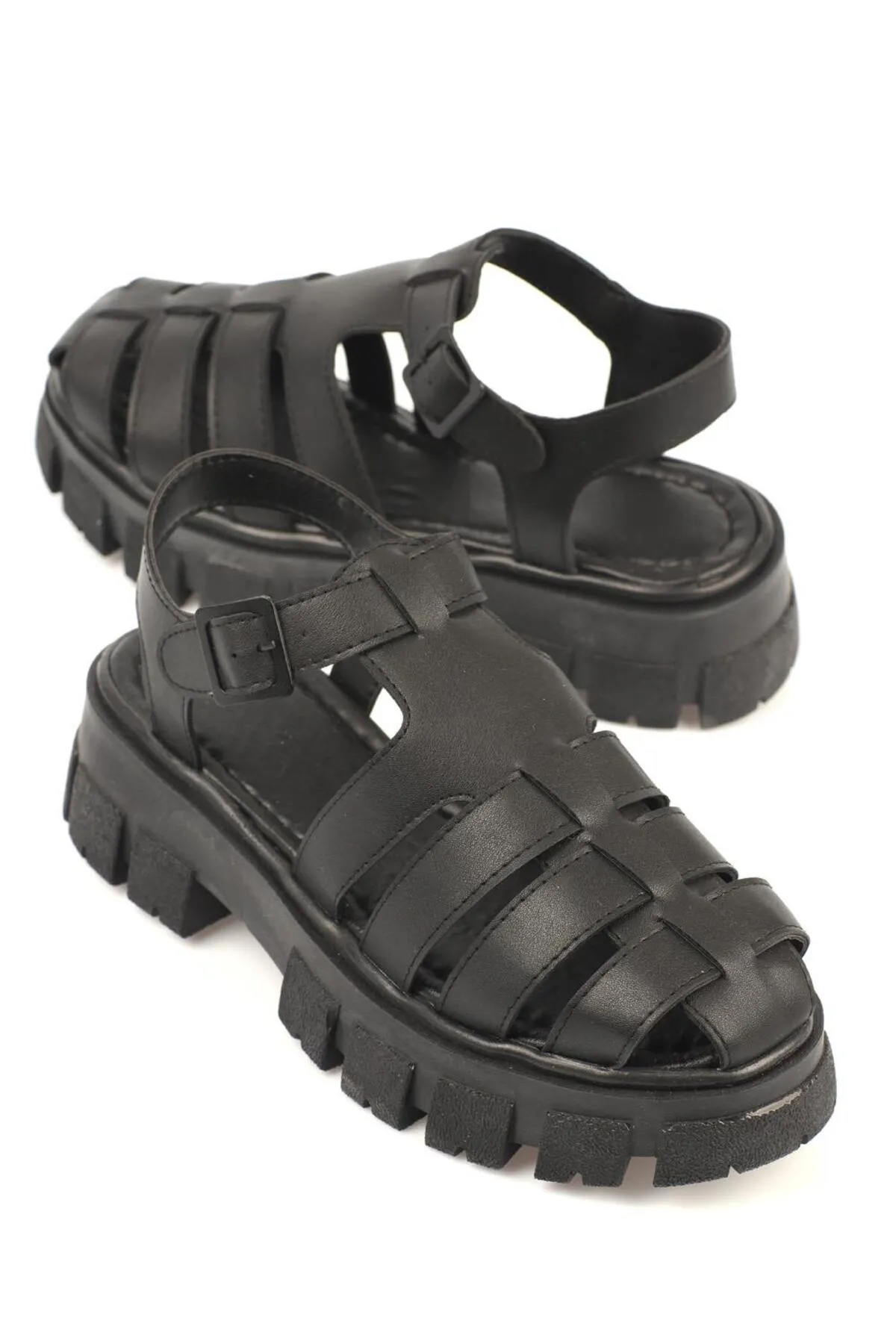Capone Outfitters  Capone Gladiator-Sandalen mit dicker Sohle in Schwarz für Damen