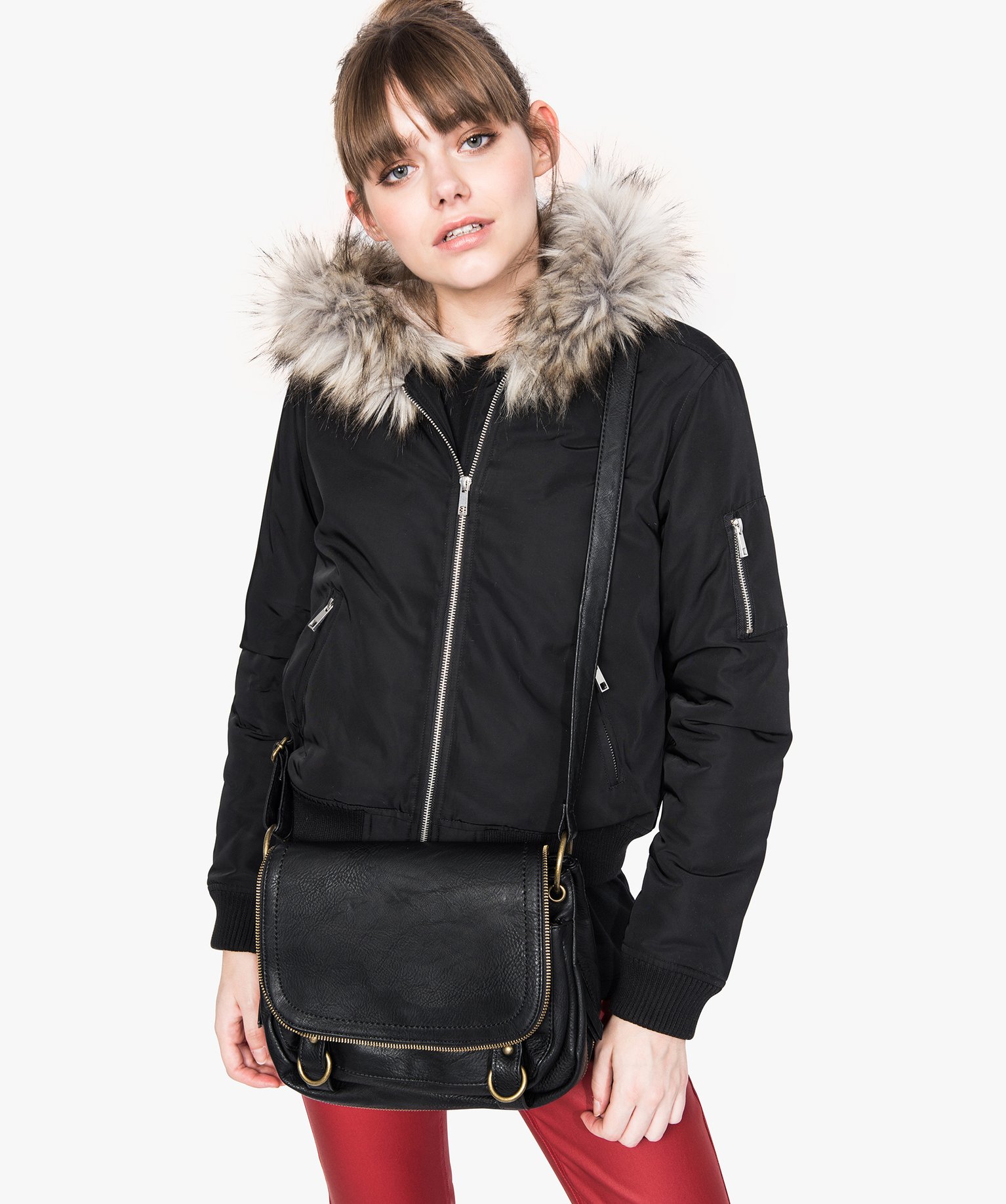 Sac femme forme besace avec détails zippés noir | GEMO