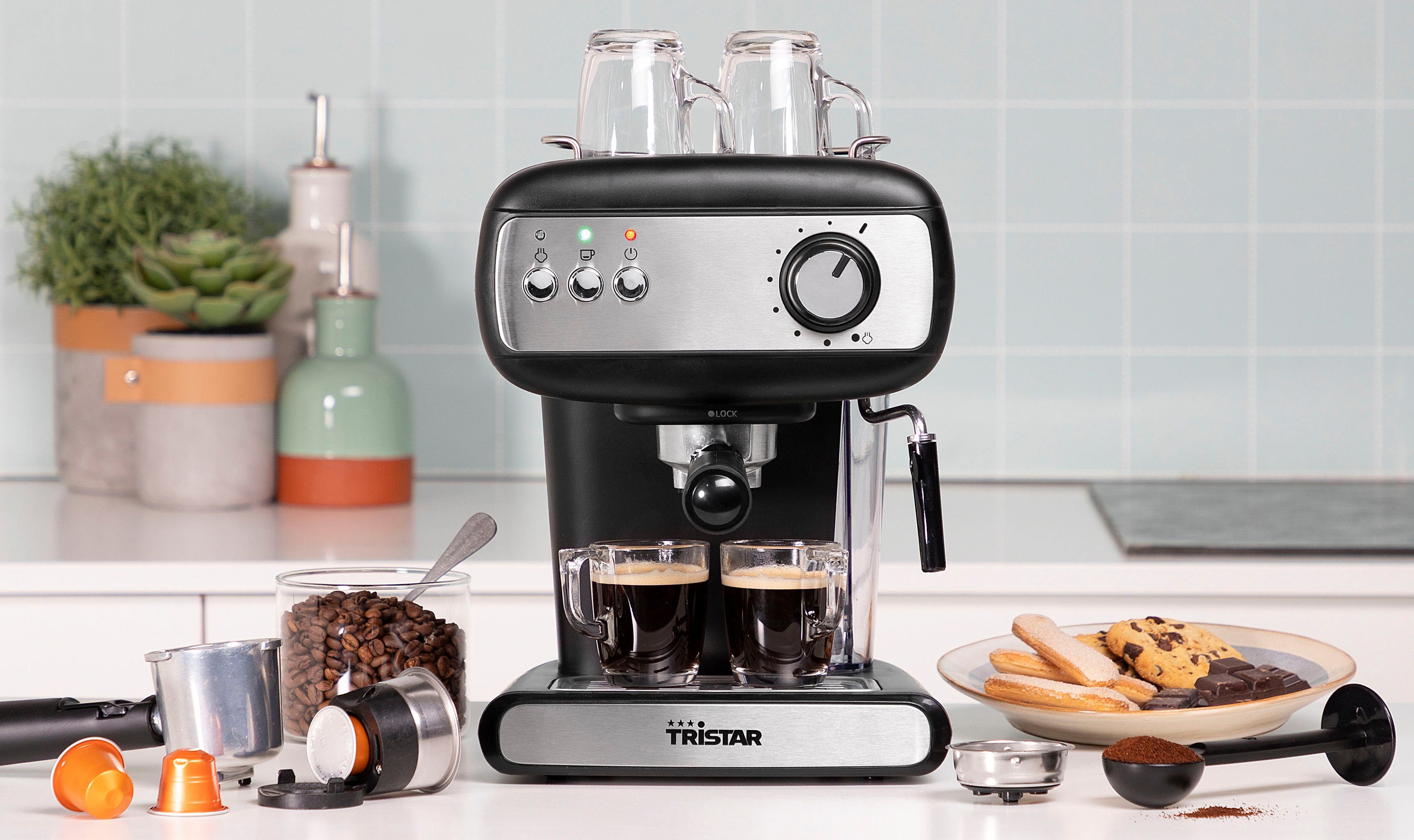 Tristar Espressomaschine CM-2276-DE, mit Tassenwärmer und Milchschaum-Düse, 20-bar