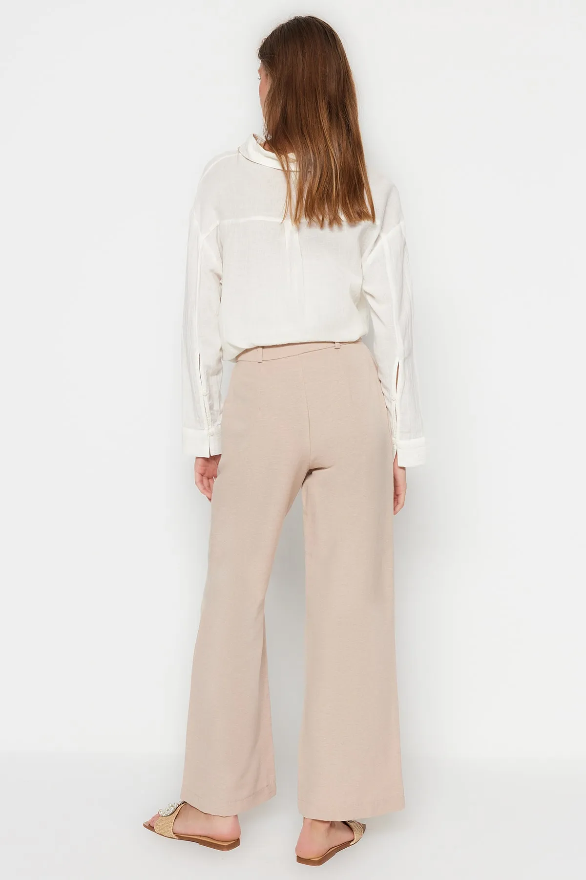 Trendyol Collection  Steinige, gewebte Hose in Leinenoptik mit hoher Taille TWOSS23PL00210