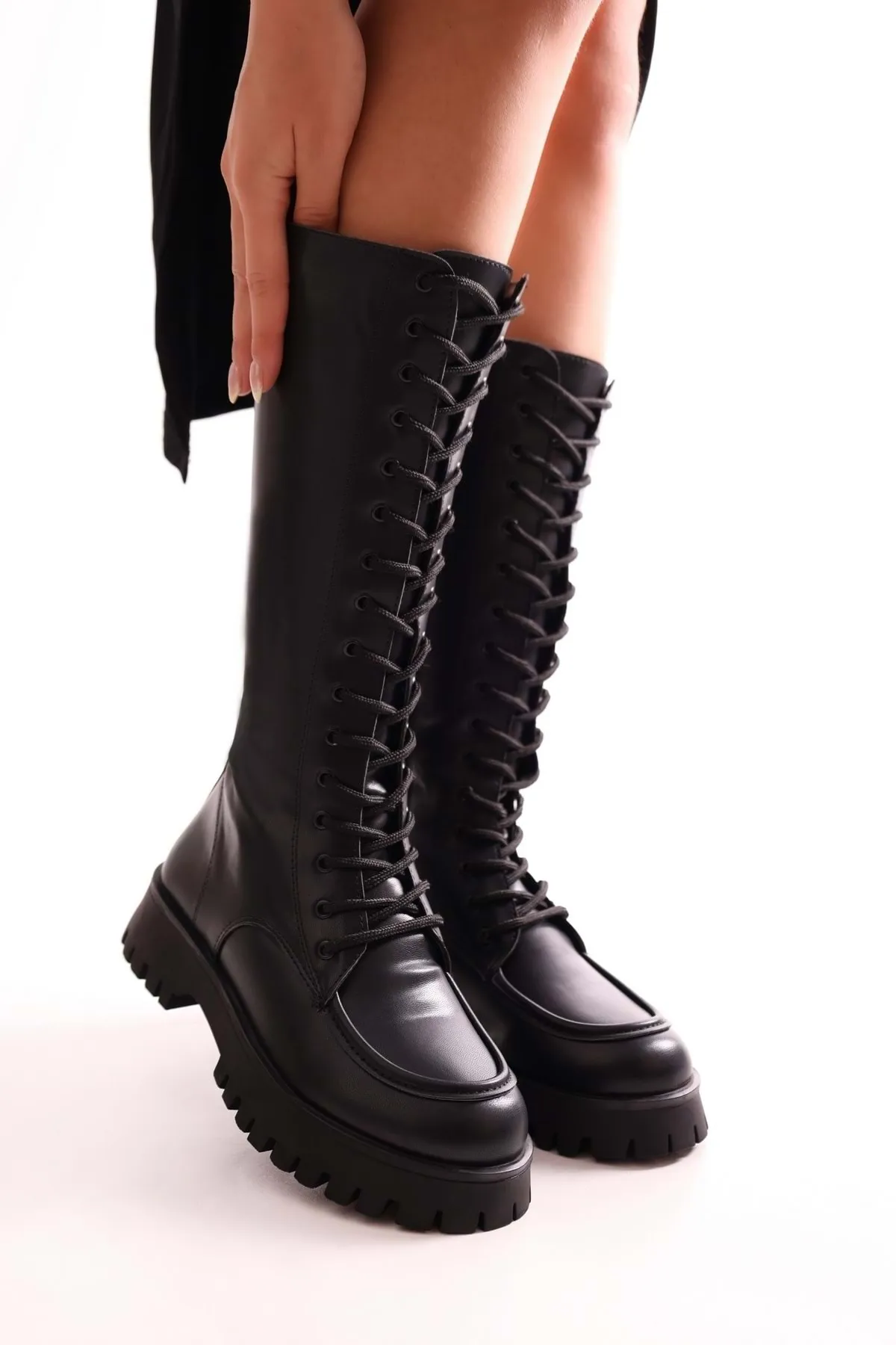 Shoeberry  Damen Lasula Schwarze Stiefel Schwarze Haut
