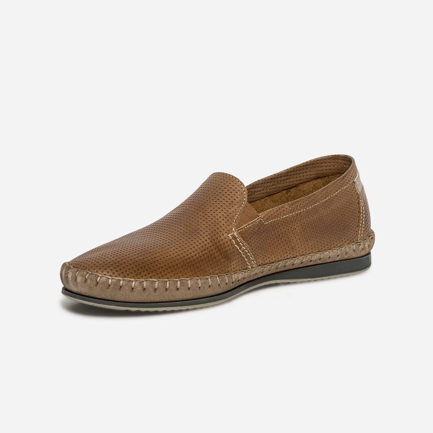 Slip-on FLUCHOS marron en cuir perforé