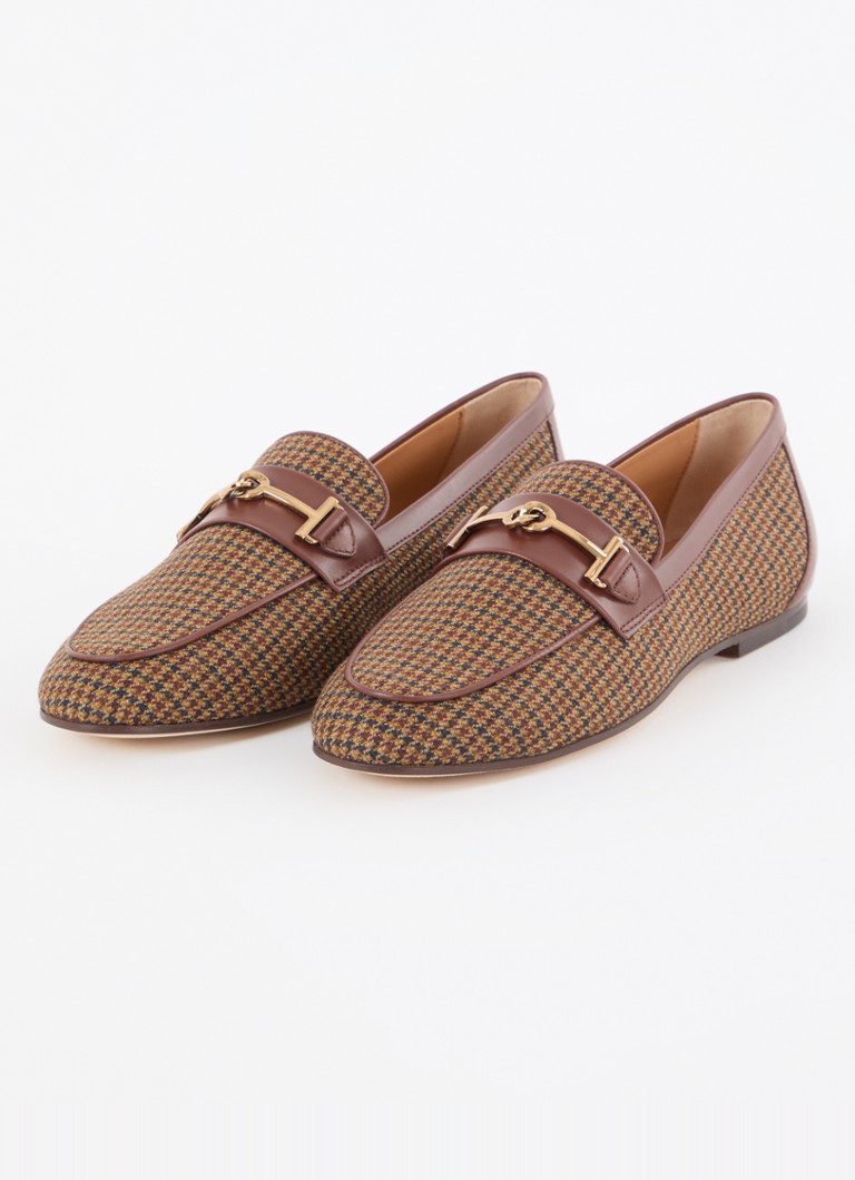 Tod'sin loaferit, joissa on kukonaskelkuvio ja nahkaisia yksityiskohtia