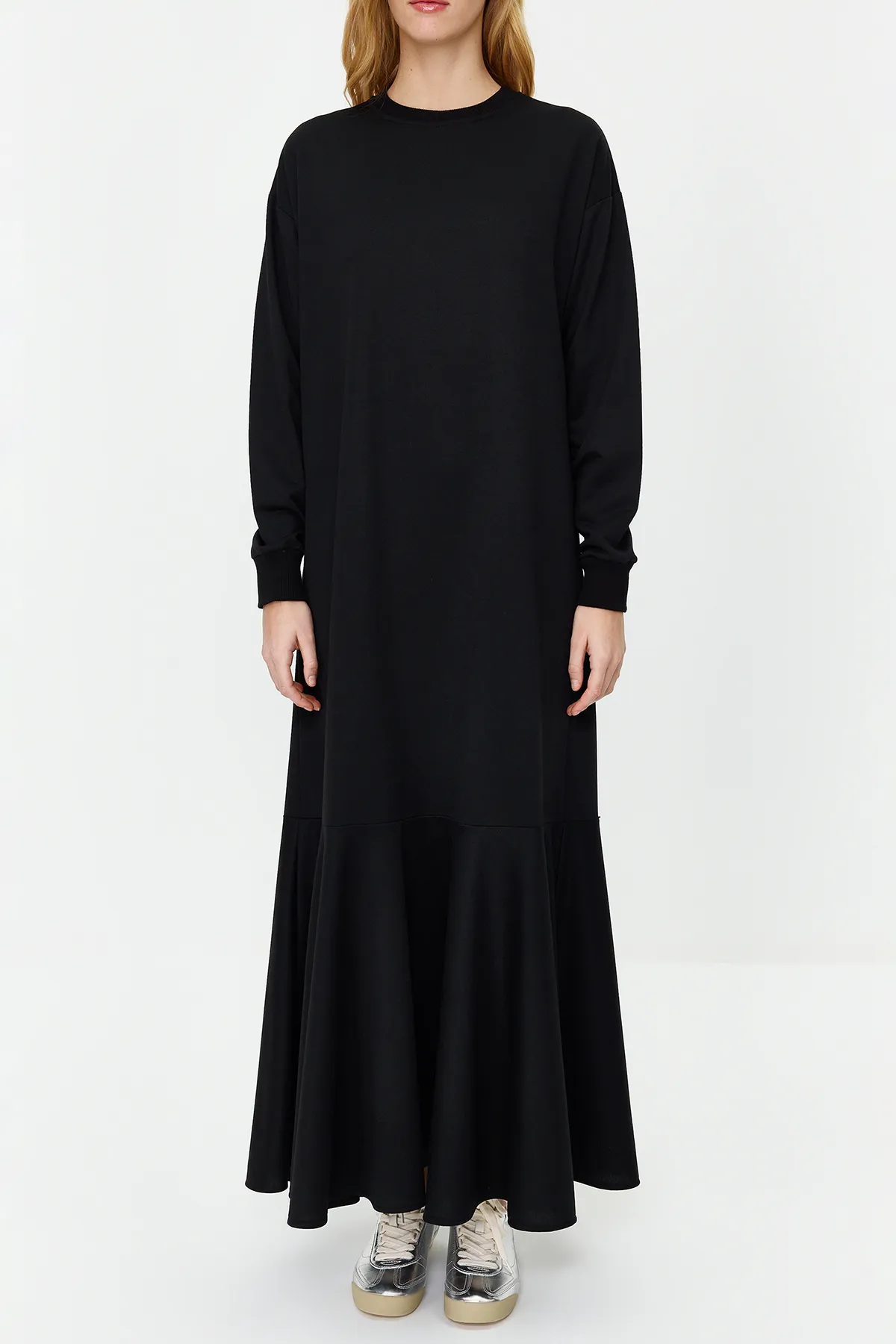 Trendyol Modest  Schwarzes Volant-Strickkleid mit Rundhalsausschnitt und Rock TCTSS22EB0219