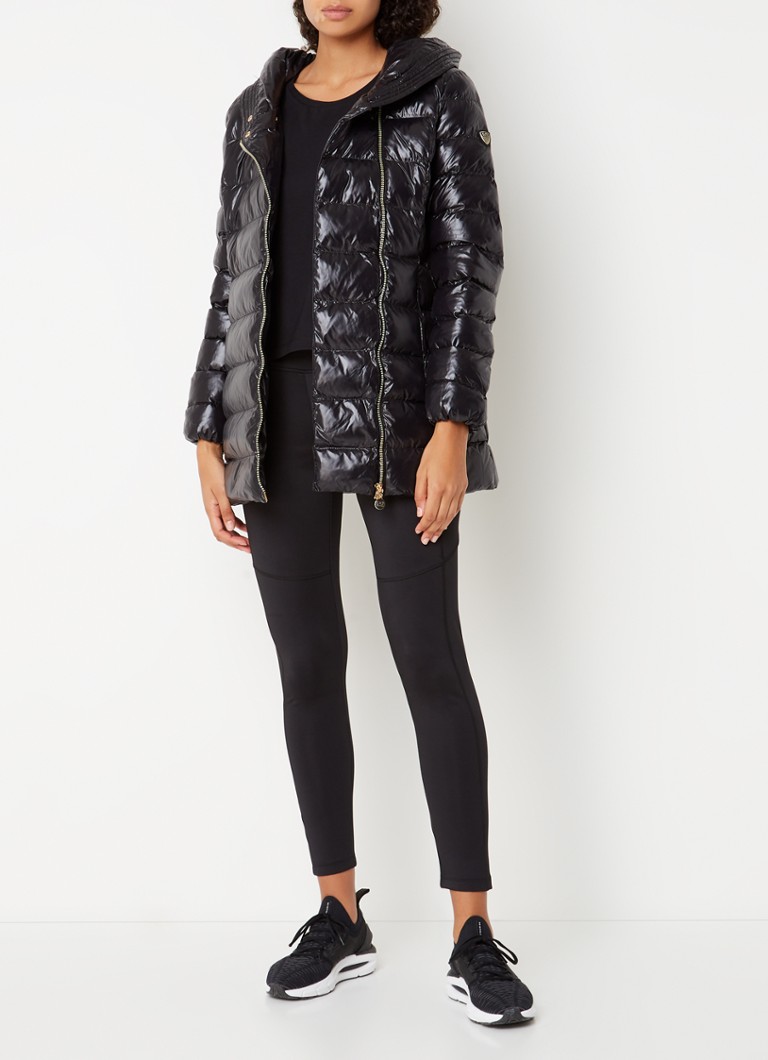 Parka matlasată Emporio Armani Caban, cu glugă și buzunare cu fermoar.