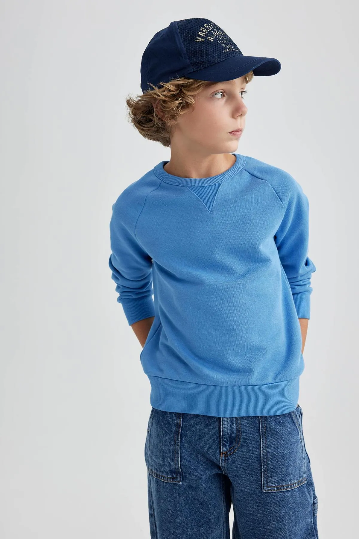 DeFacto  Dickes Sweatshirt-Sweatshirt mit normaler Passform und Rundhalsausschnitt für Jungen