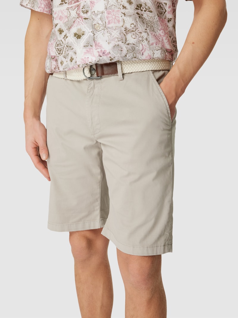 Bermudas mit französischen Eingrifftaschen in ecru