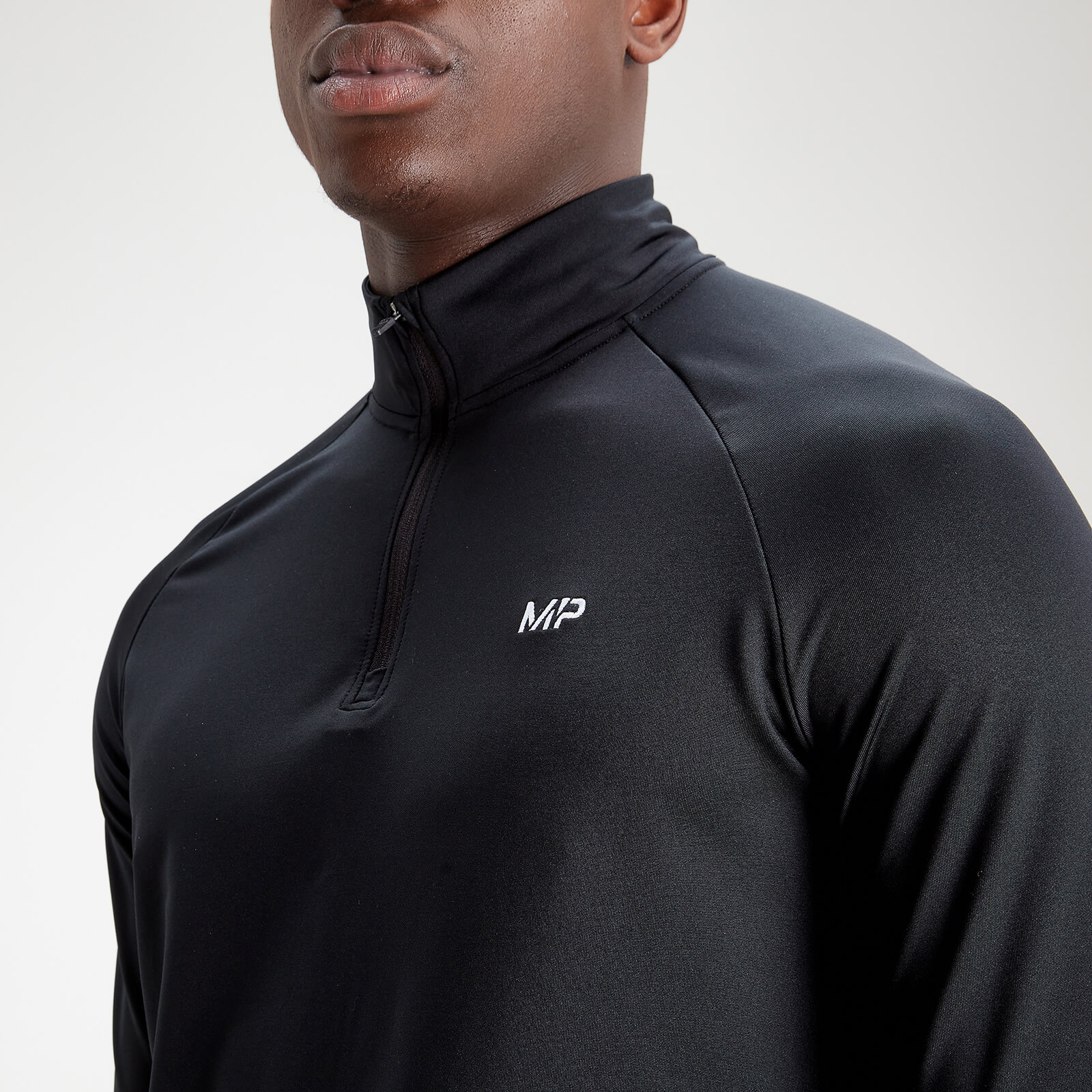 Haut à fermeture éclair ¼ MP Essentials pour hommes – Noir