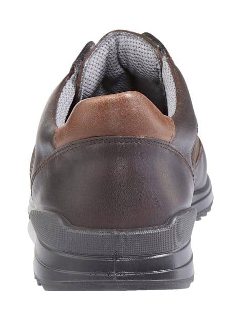 Schnürschuh mit modischen Ziernähten.