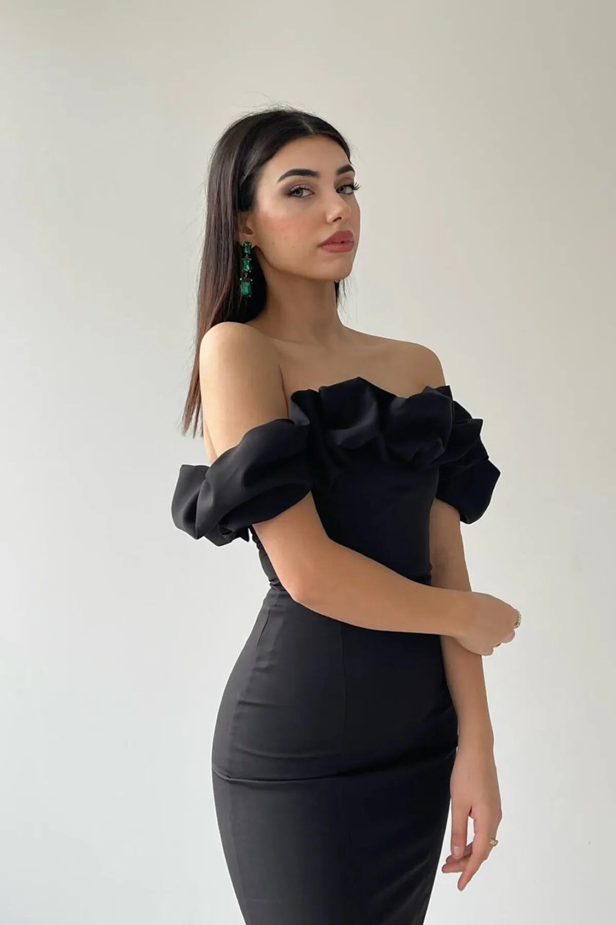 SONREİR  NIEDRIGE SCHULTERKLEID IN MIDI-LÄNGE