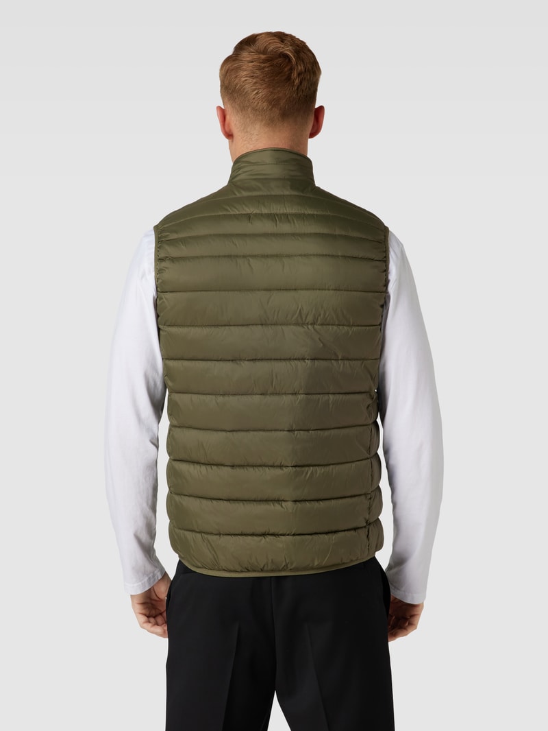 Steppweste mit Label-Patch in olivgrün