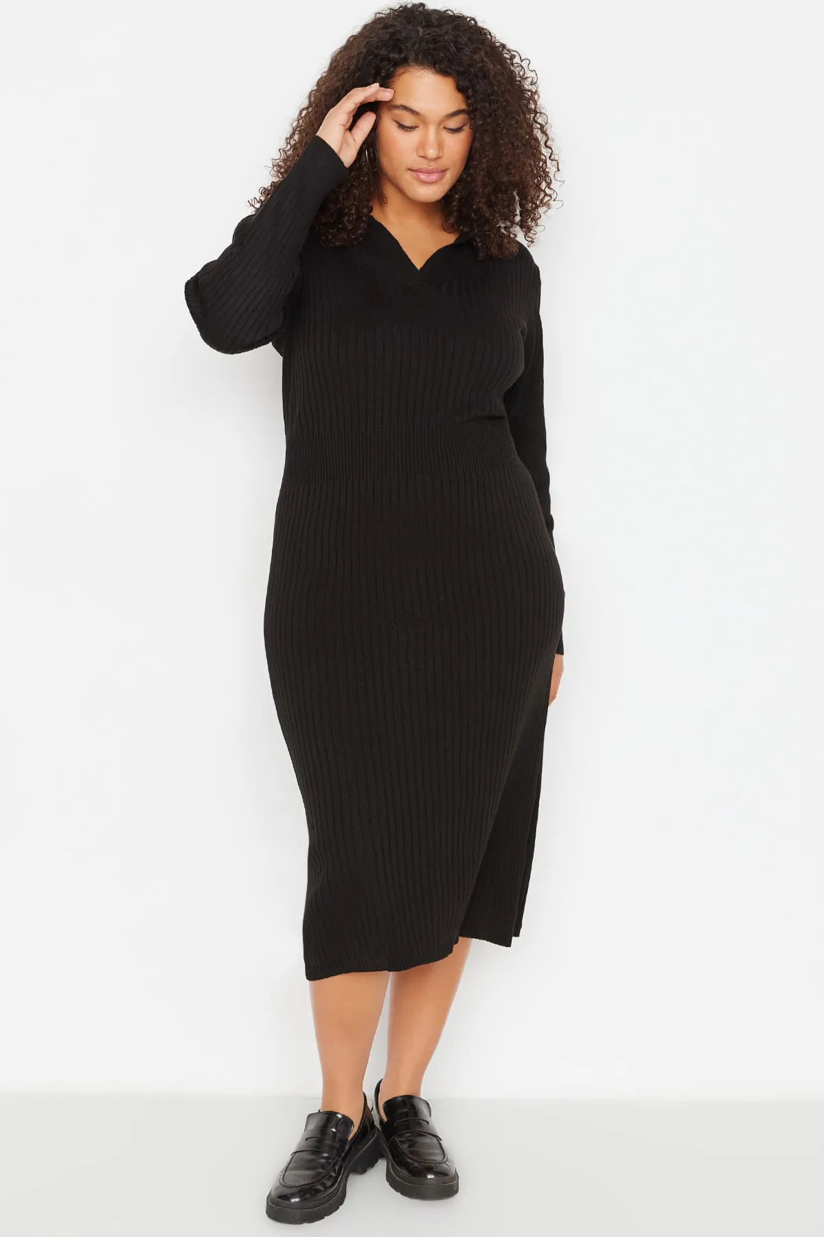 Trendyol Curve  Schwarzes Strickkleid mit Rollkragen