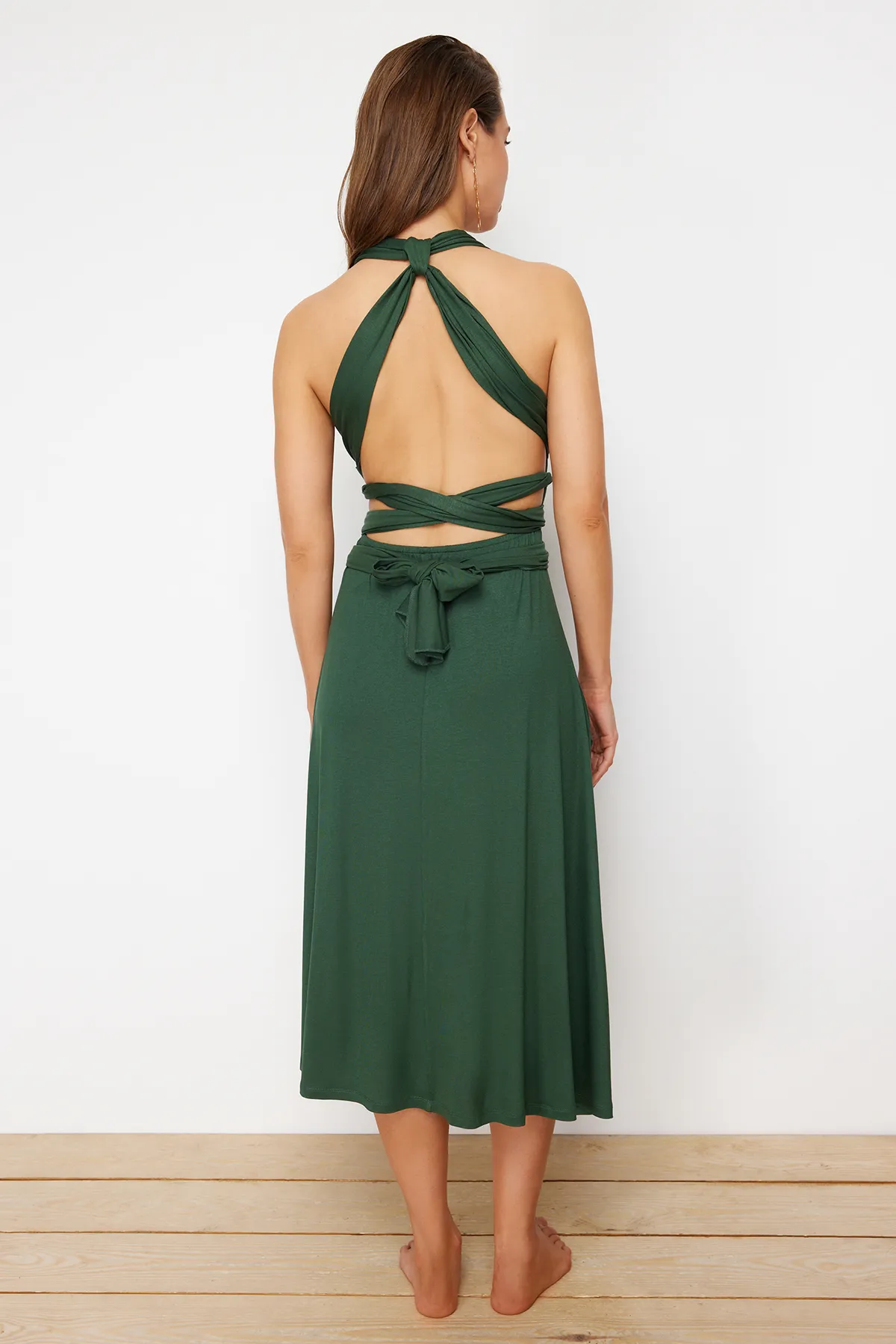 Trendyol Collection  Khakifarbenes, gestricktes Maxi-Strandkleid mit Gürtel TBESS21EL2992