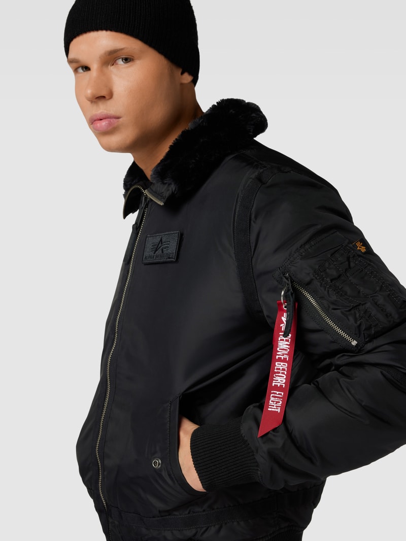 Bomberjacke mit Label-Patch in schwarz
