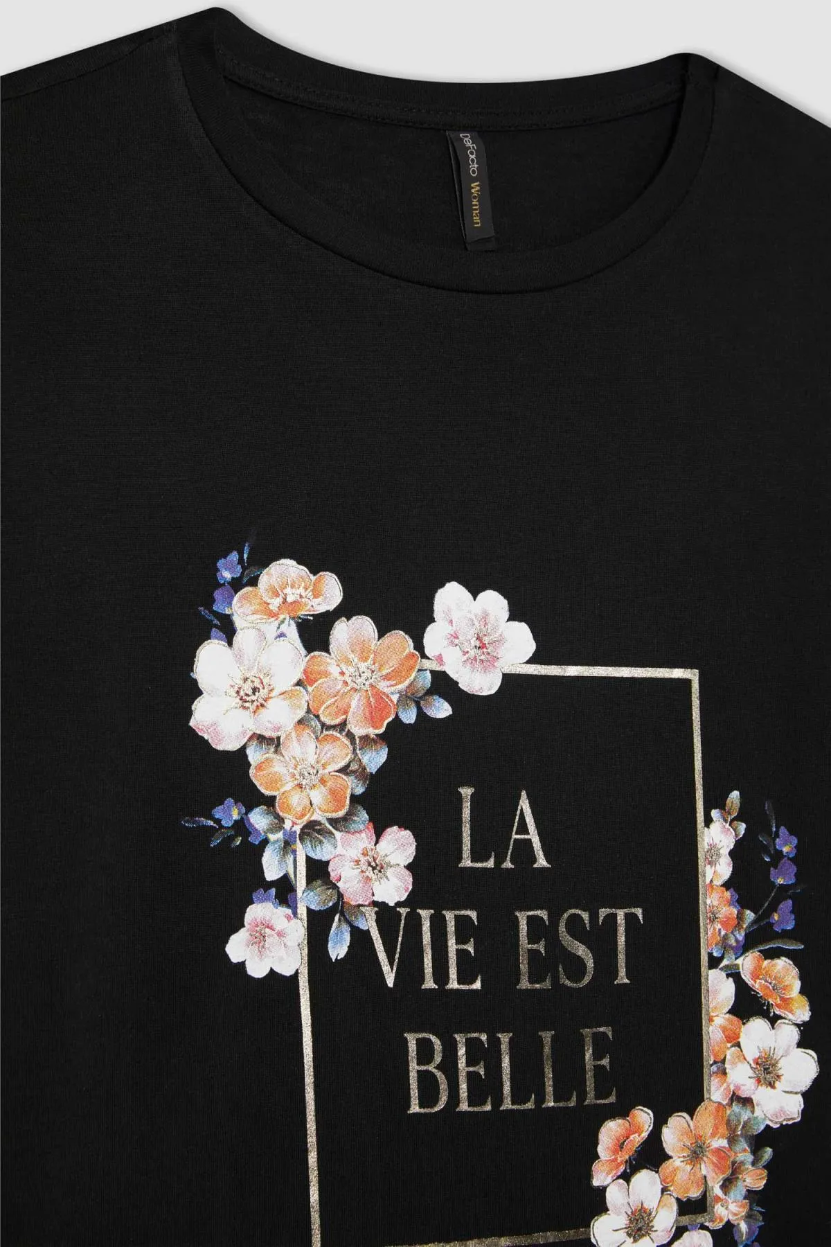 DeFacto  Normal geschnittenes, kurzärmliges T-Shirt mit Rundhalsausschnitt und Blumenmuster C2107ax24sp