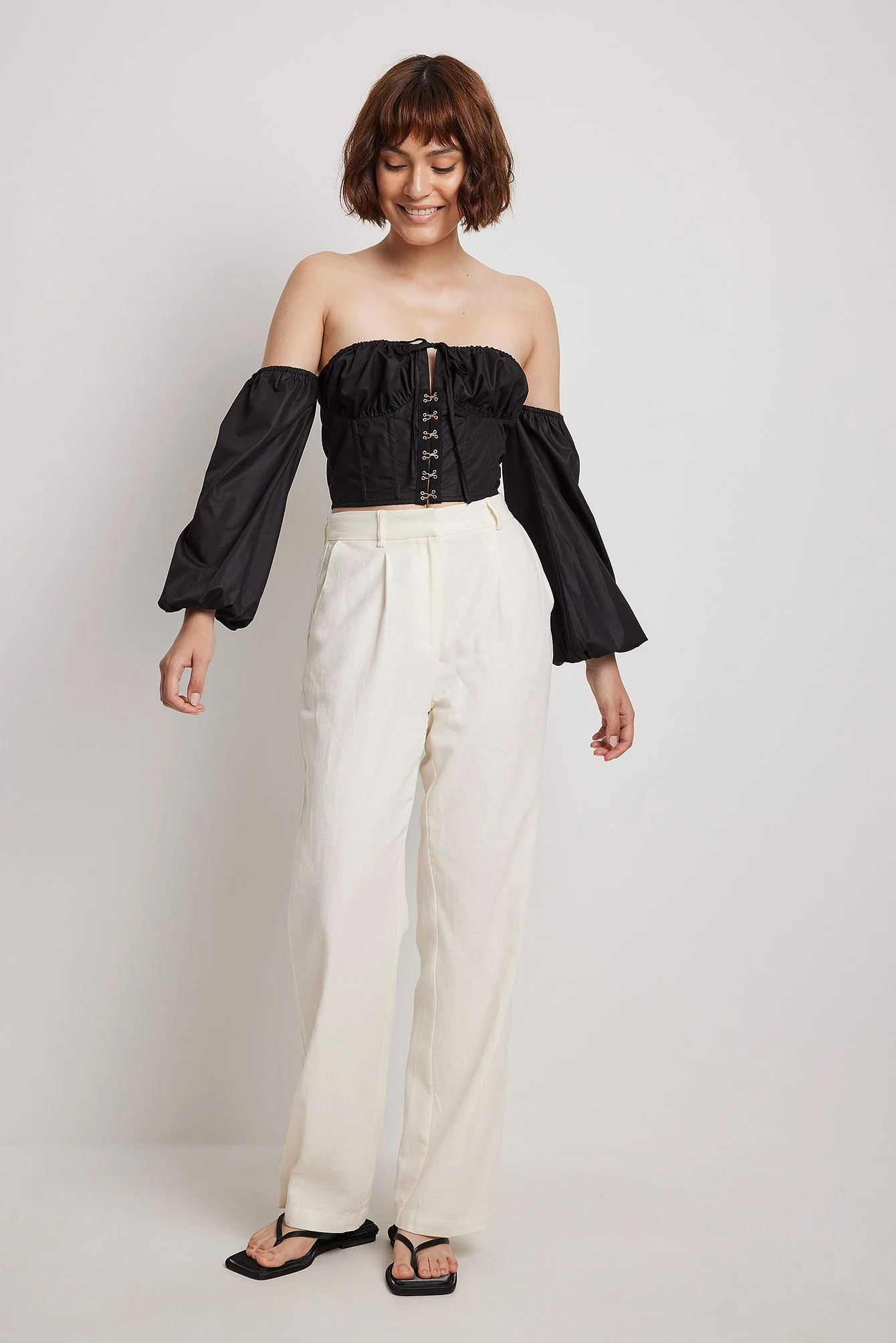 Bluse mit quadratischem Ausschnitt und geraffter Front