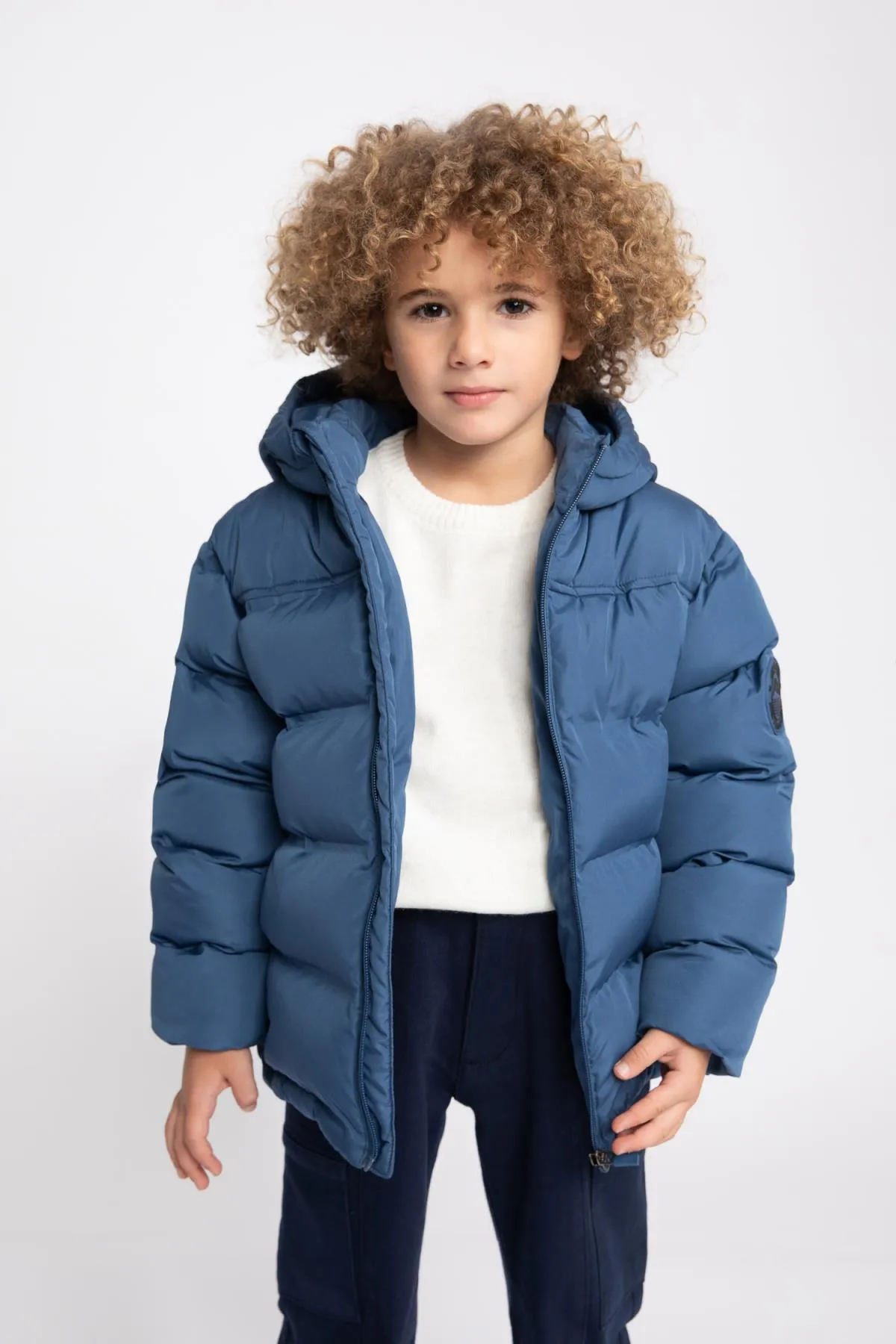 DeFacto  Wasserabweisende Pufferjacke mit Kapuze für Jungen A2246a823wn