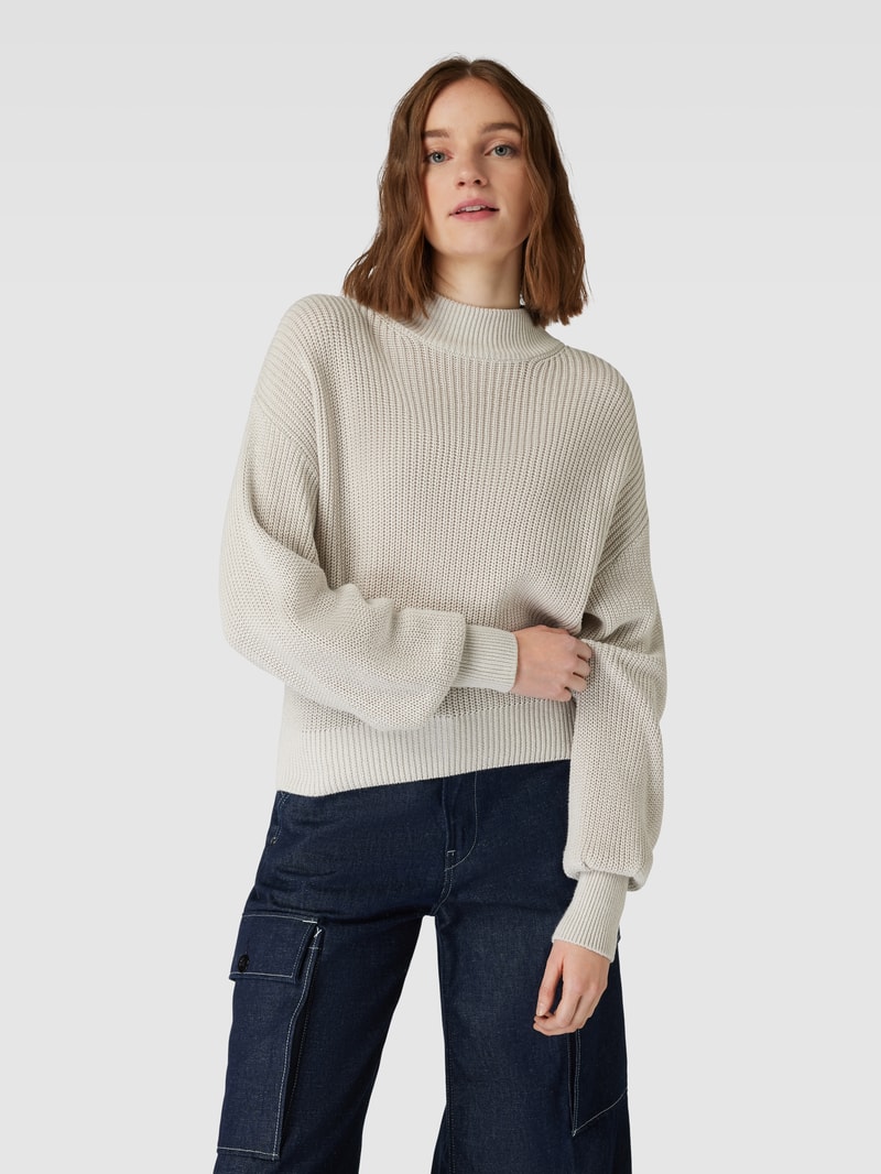 Strickpullover mit Stehkragen in hellgrau